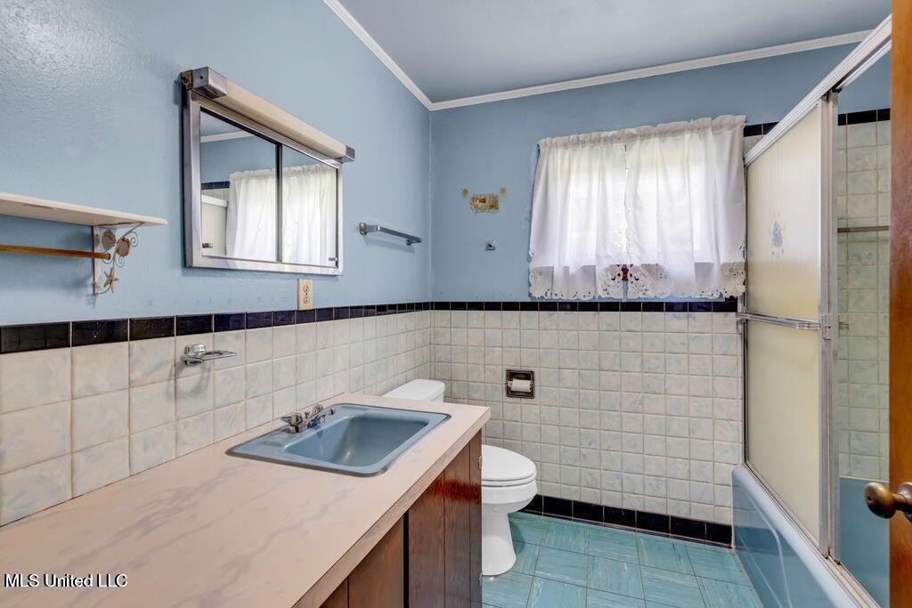 615 First Avenue Property Photo 10