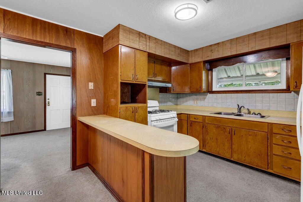 615 First Avenue Property Photo 12