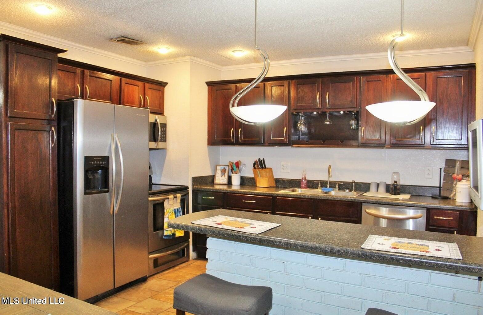 9808 Briarcliff Drive Property Photo 5