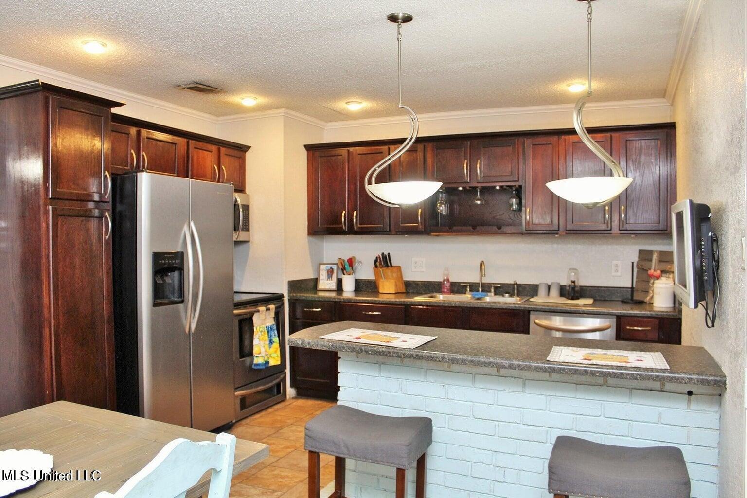 9808 Briarcliff Drive Property Photo 6