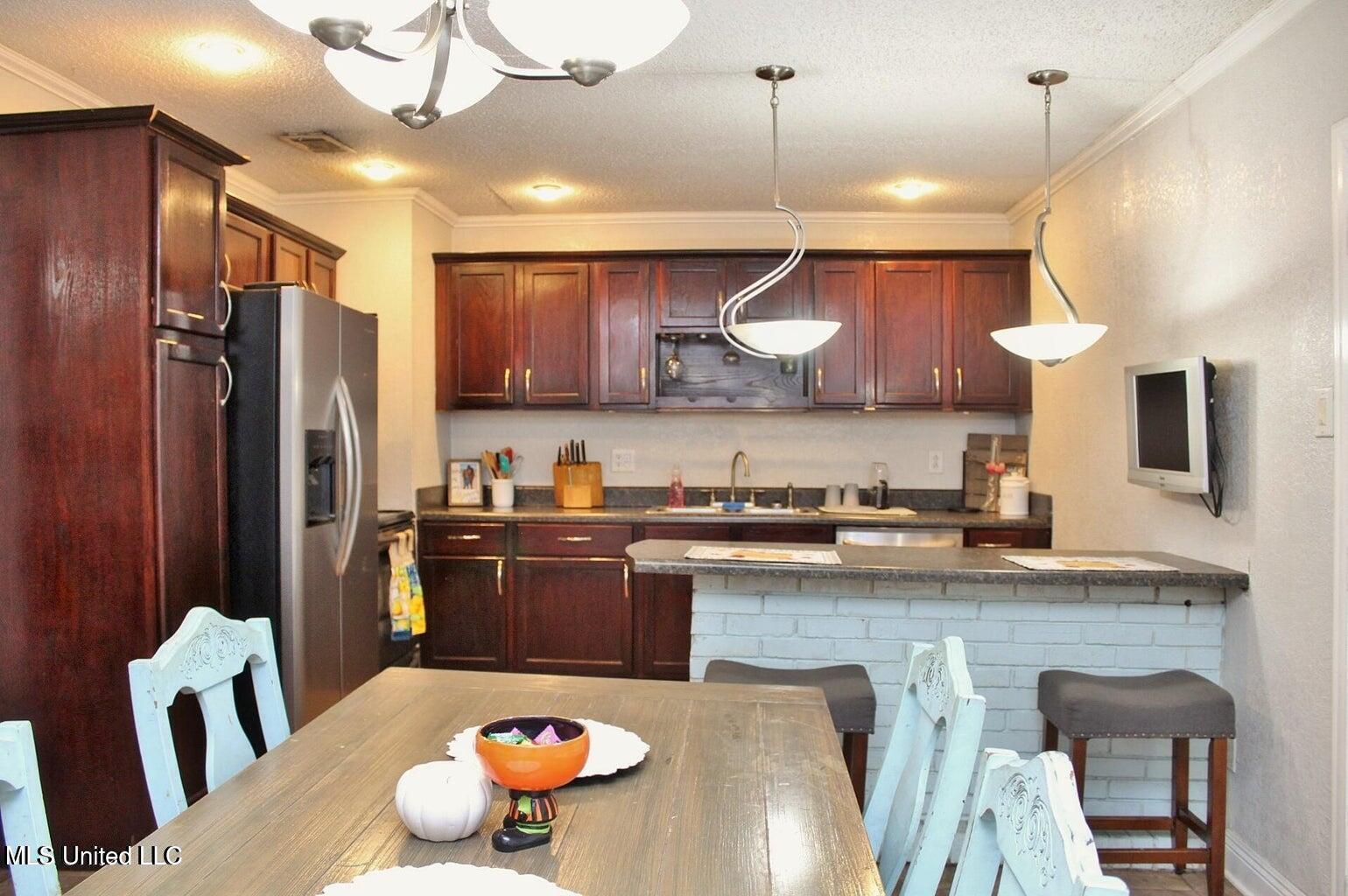 9808 Briarcliff Drive Property Photo 7