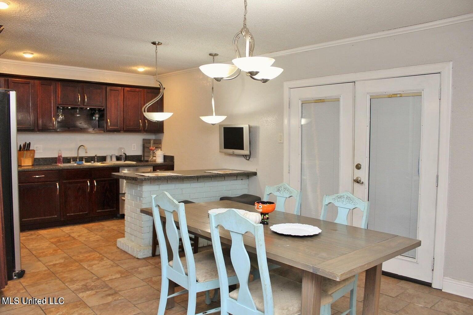 9808 Briarcliff Drive Property Photo 8