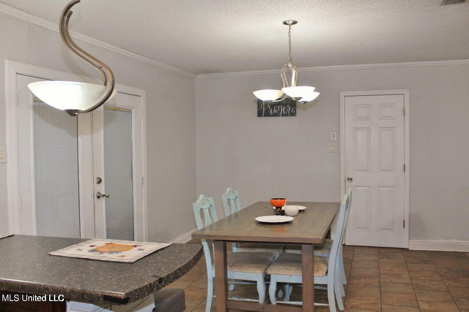 9808 Briarcliff Drive Property Photo 10