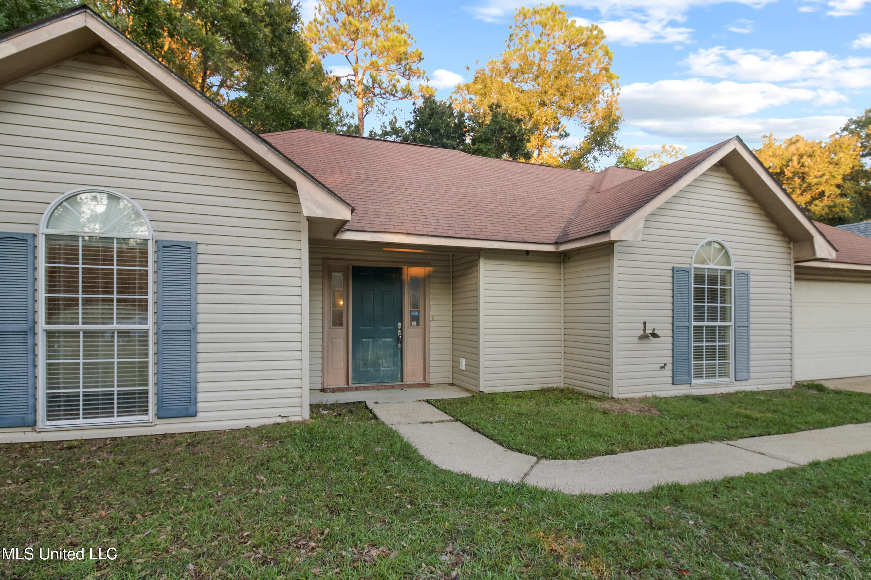 7020 Red Bud Lane Property Photo 4