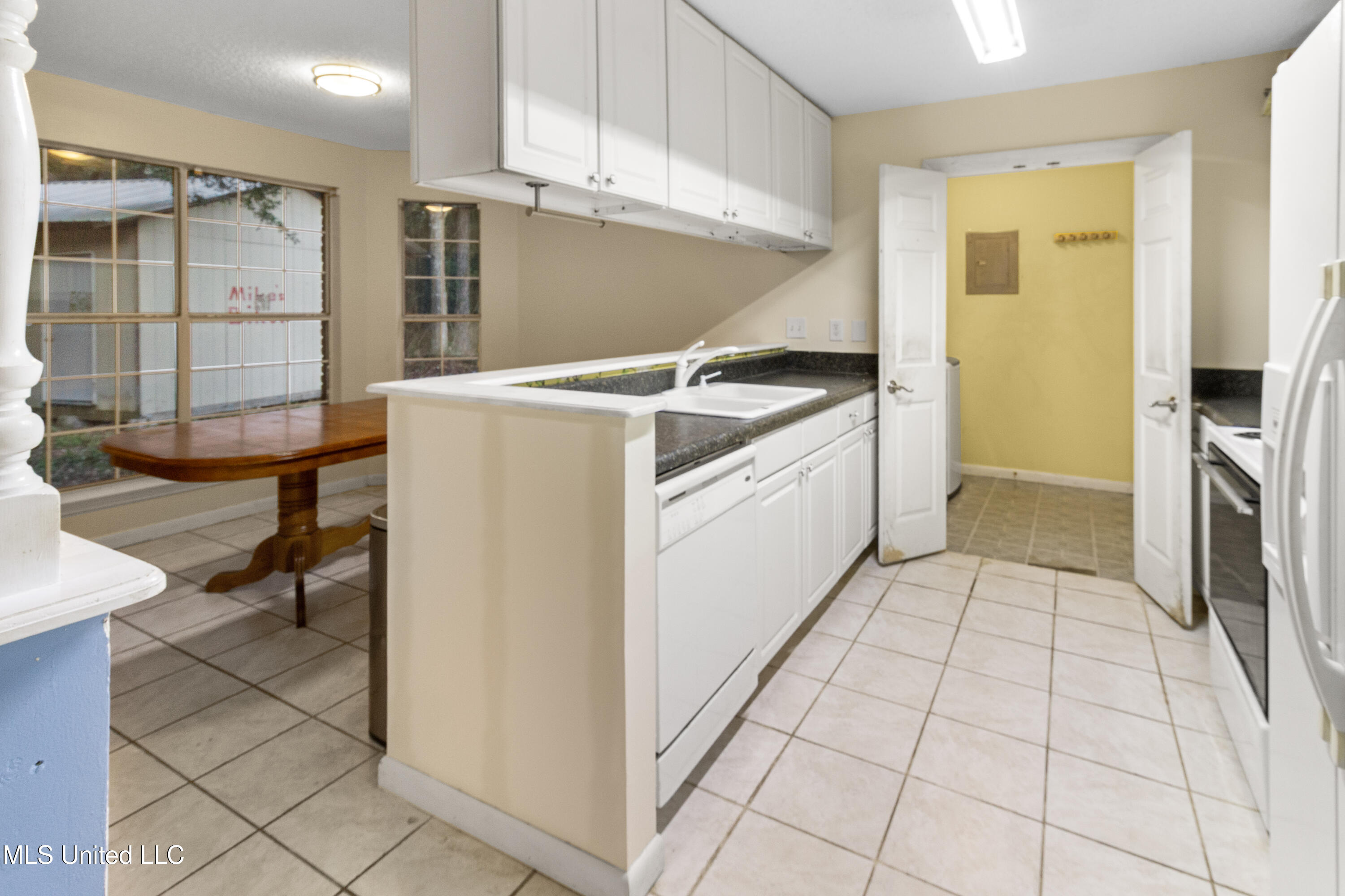 7020 Red Bud Lane Property Photo 6