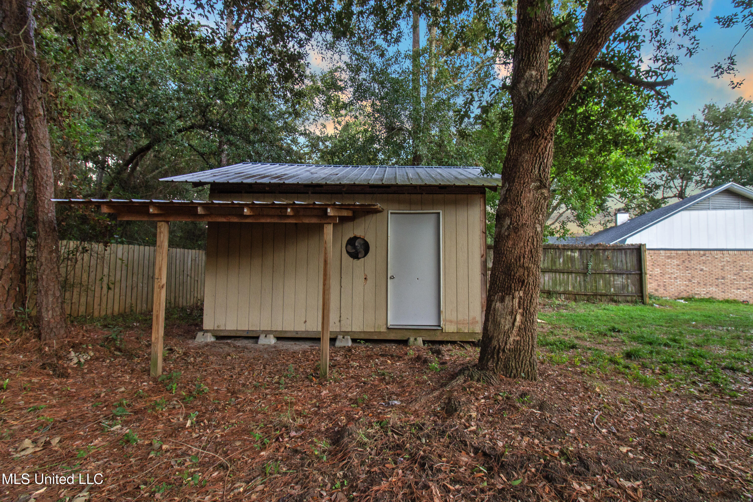 7020 Red Bud Lane Property Photo 26