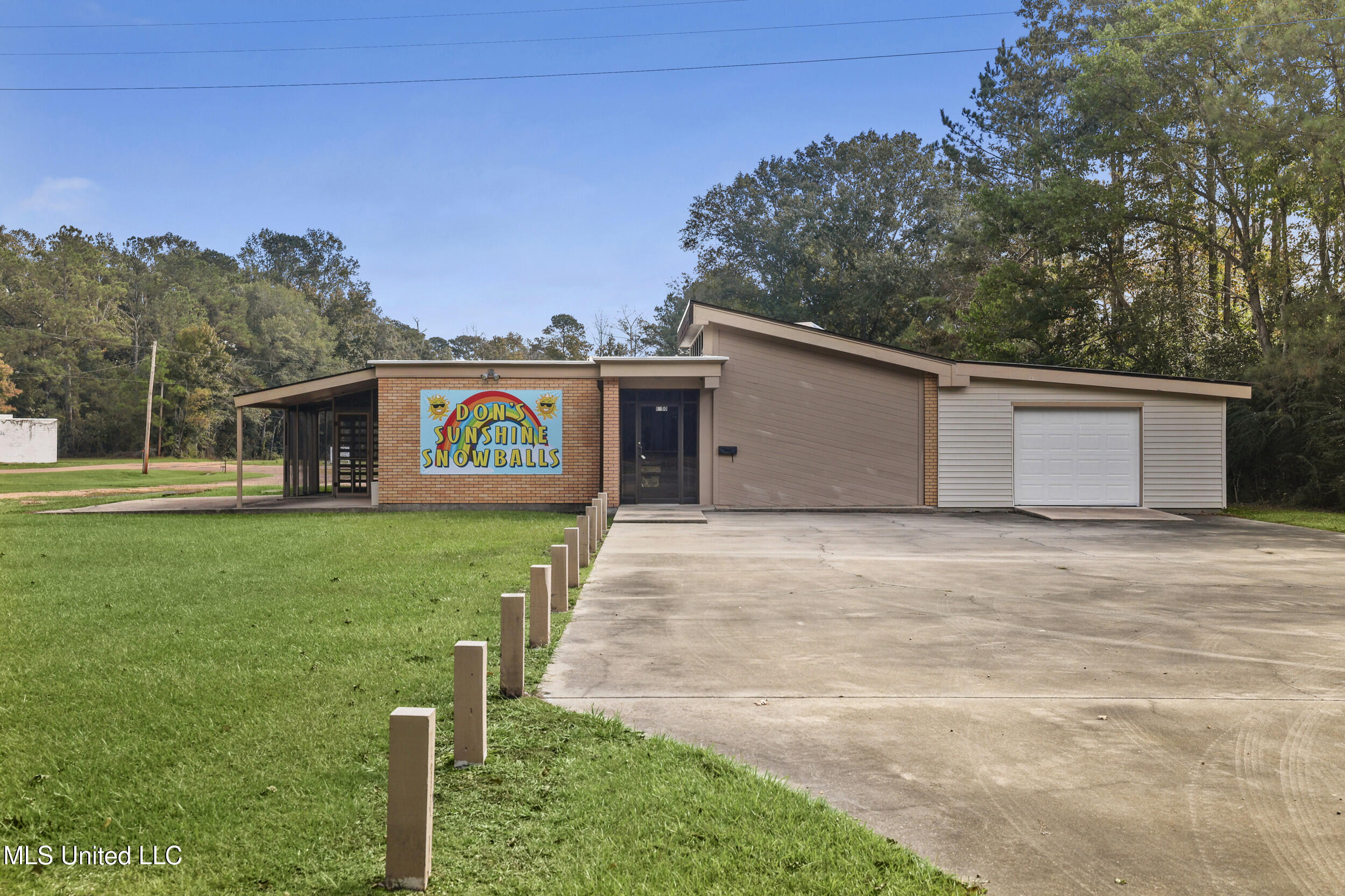 1350 N Clark Avenue Property Photo 1