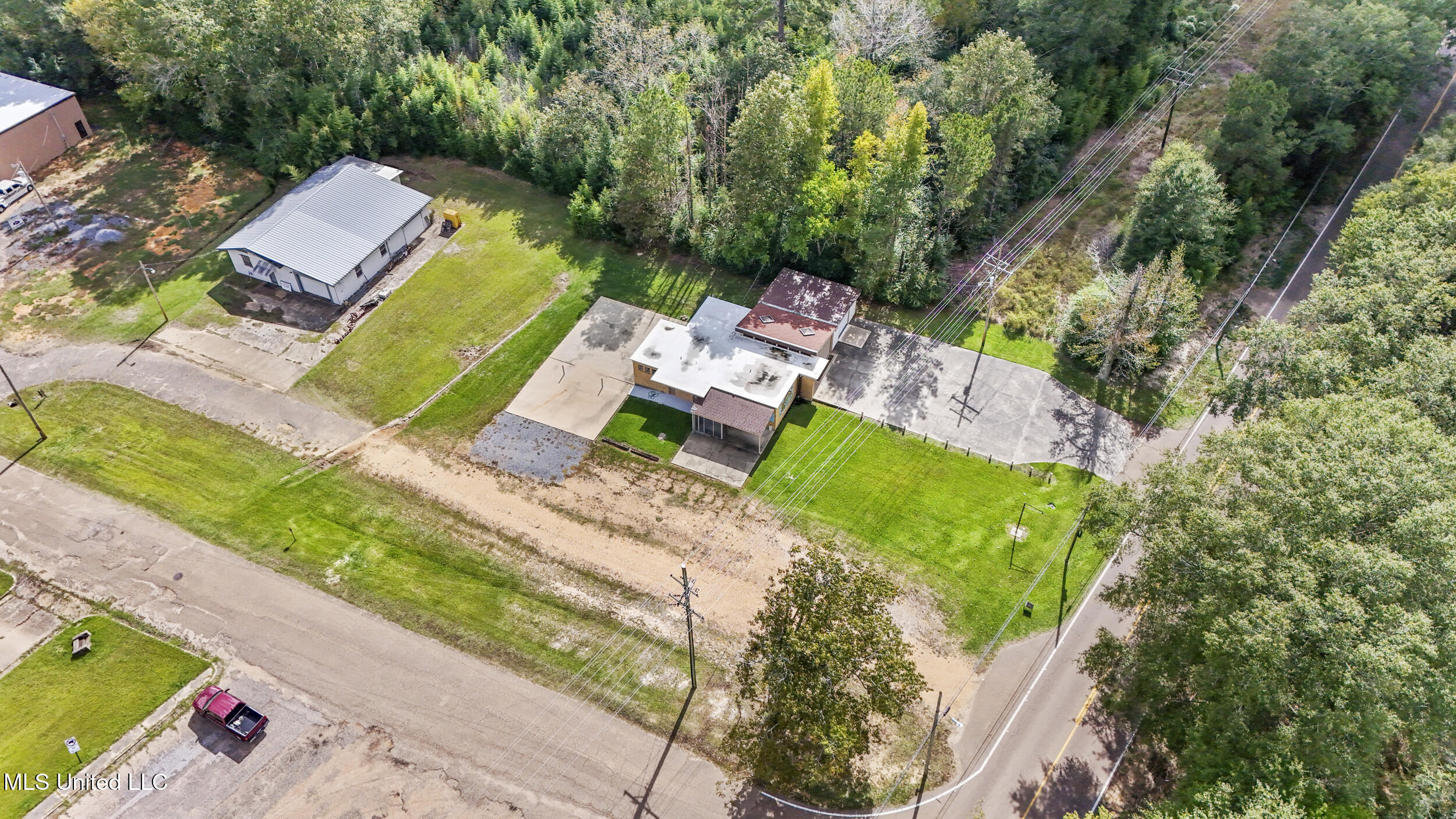 1350 N Clark Avenue Property Photo 7