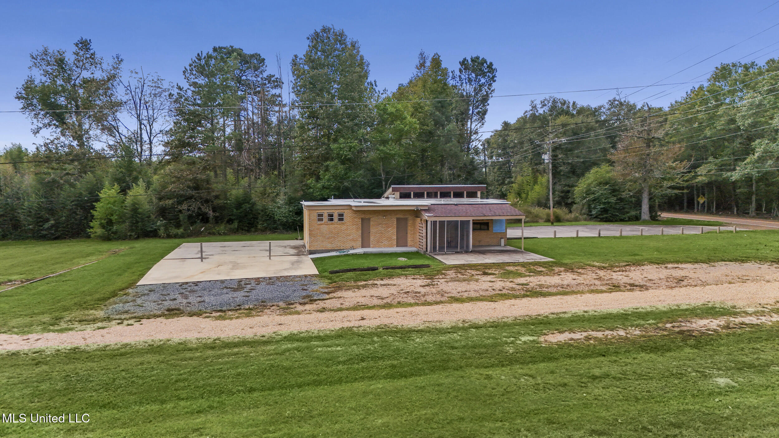 1350 N Clark Avenue Property Photo 11