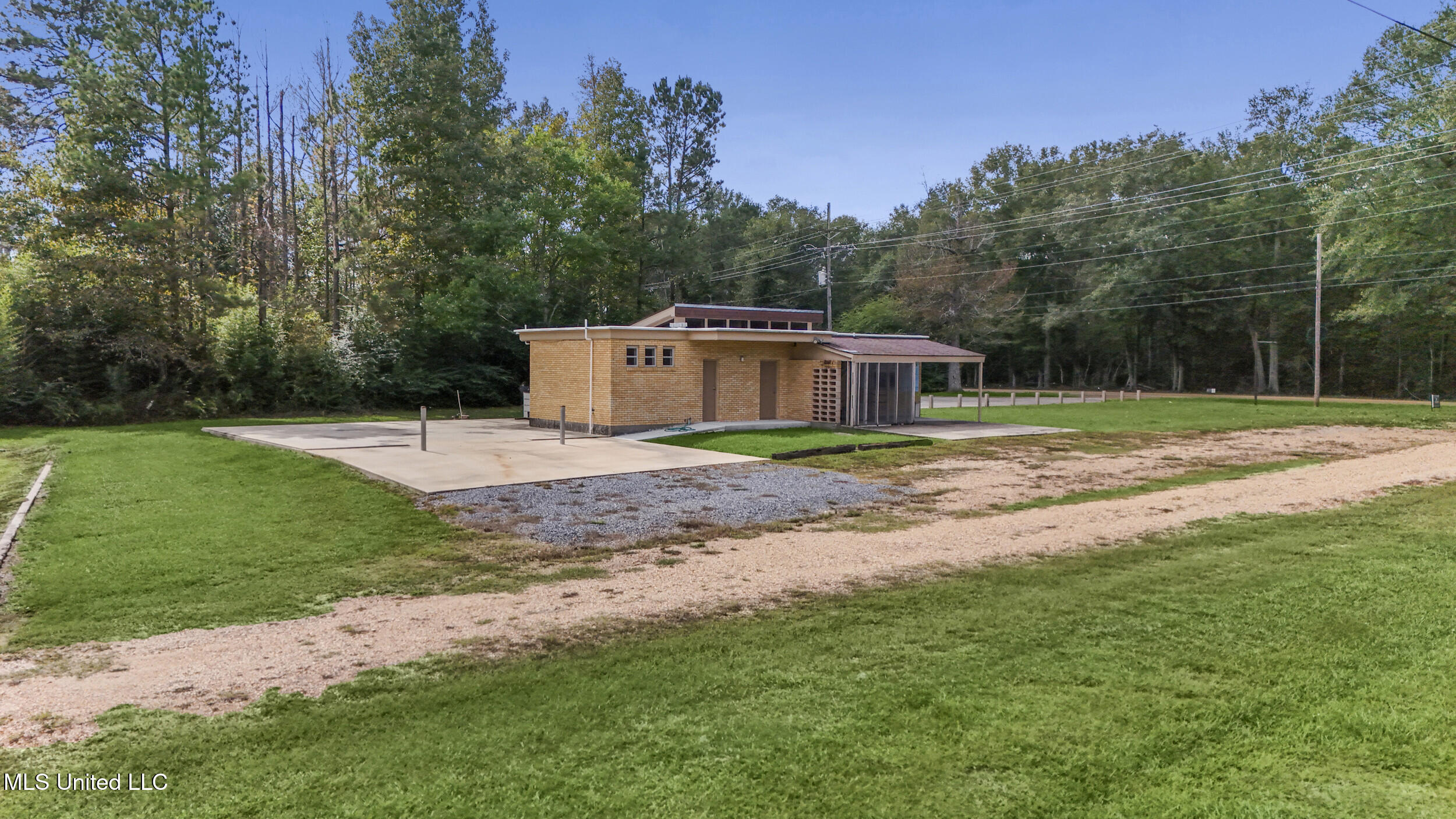 1350 N Clark Avenue Property Photo 12