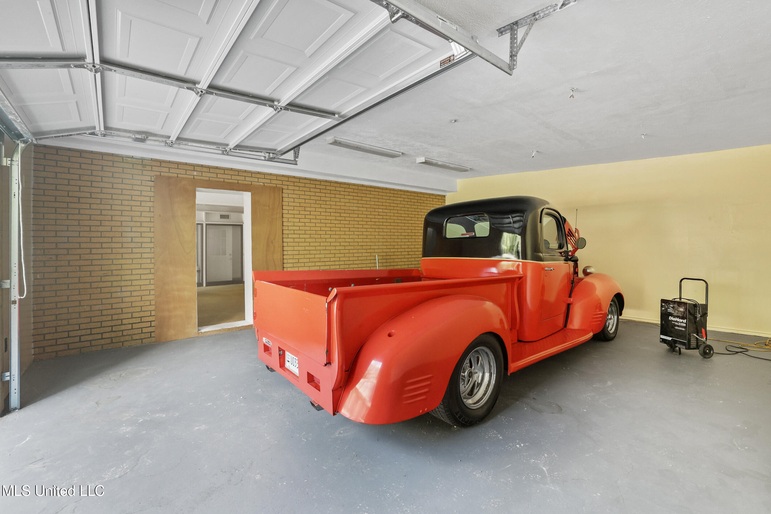 1350 N Clark Avenue Property Photo 25