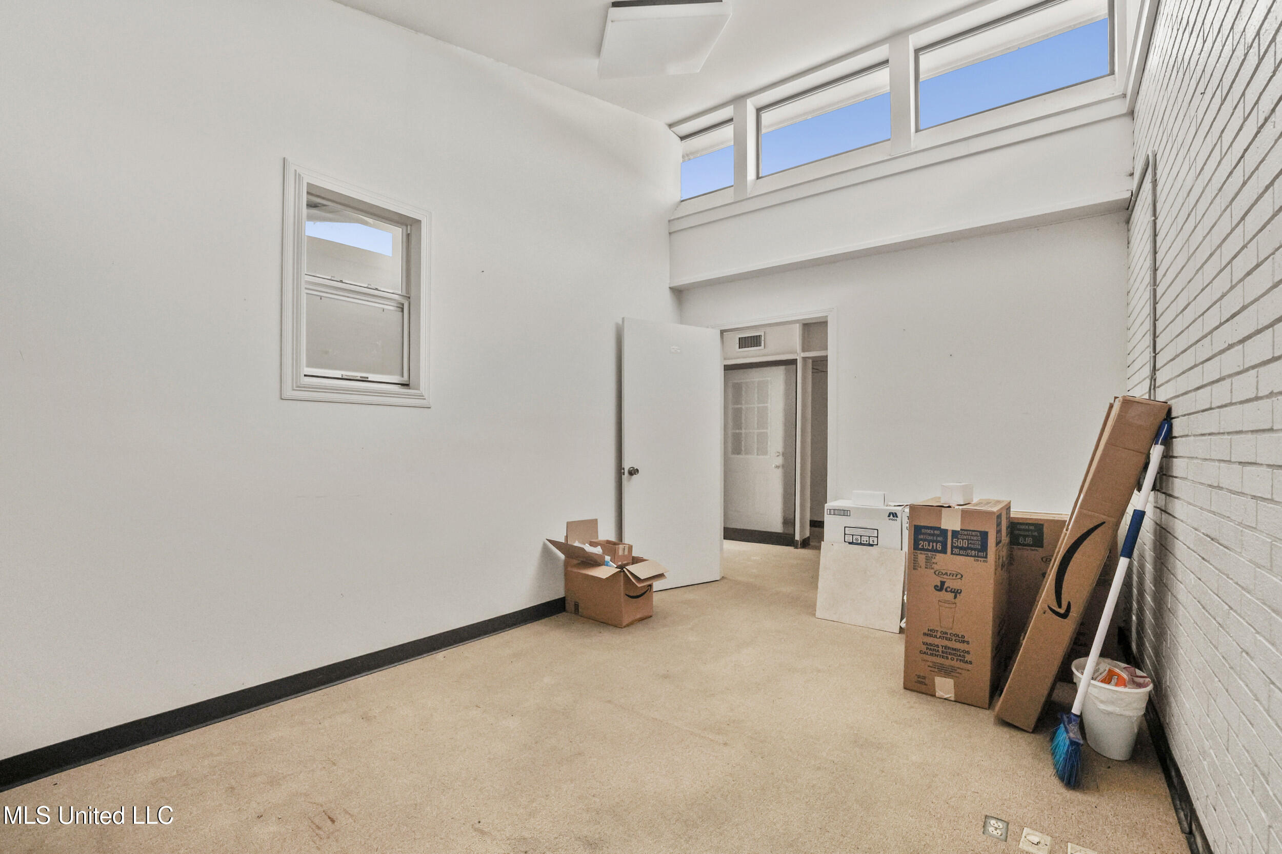 1350 N Clark Avenue Property Photo 28