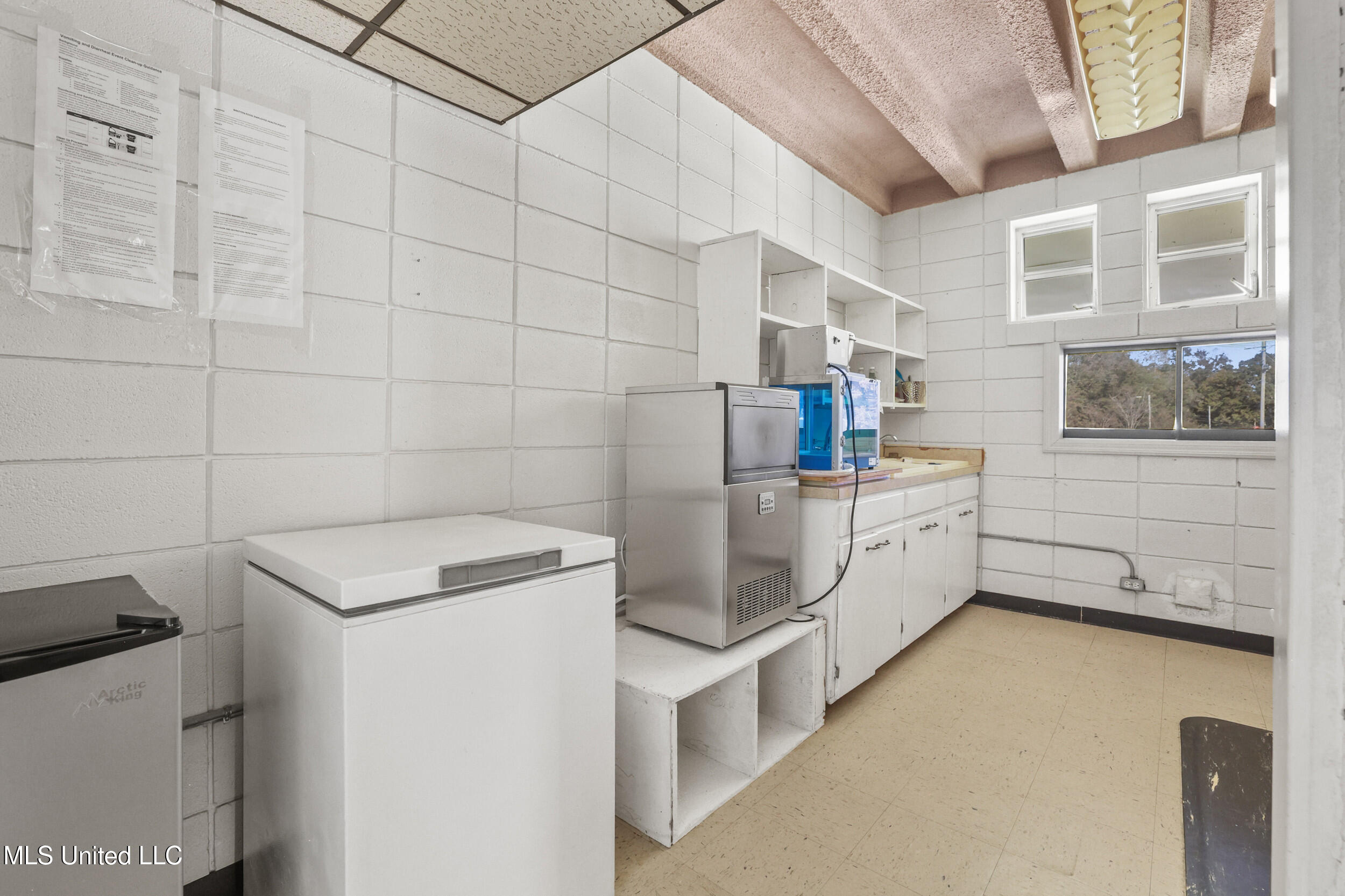 1350 N Clark Avenue Property Photo 30