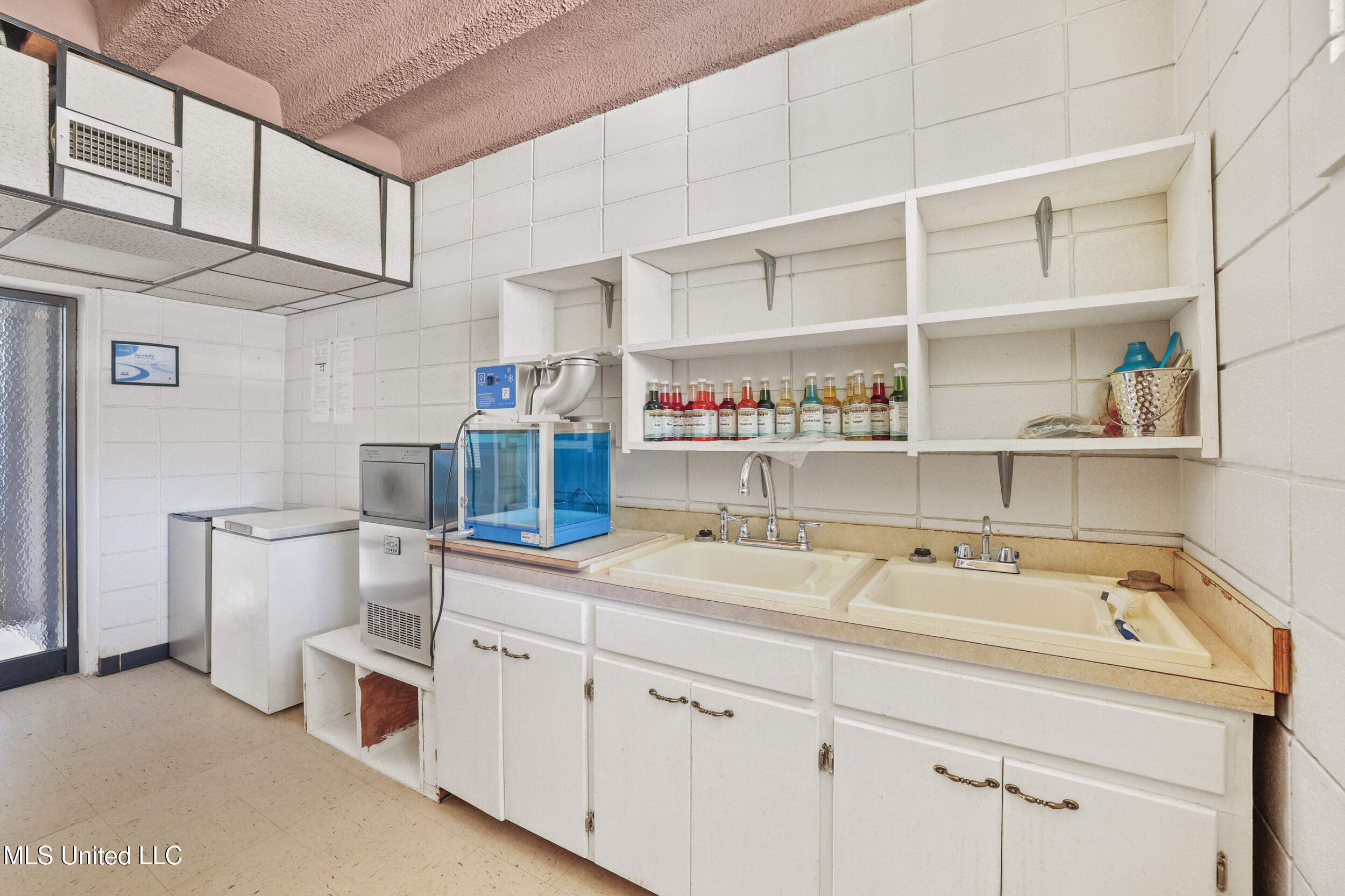 1350 N Clark Avenue Property Photo 33