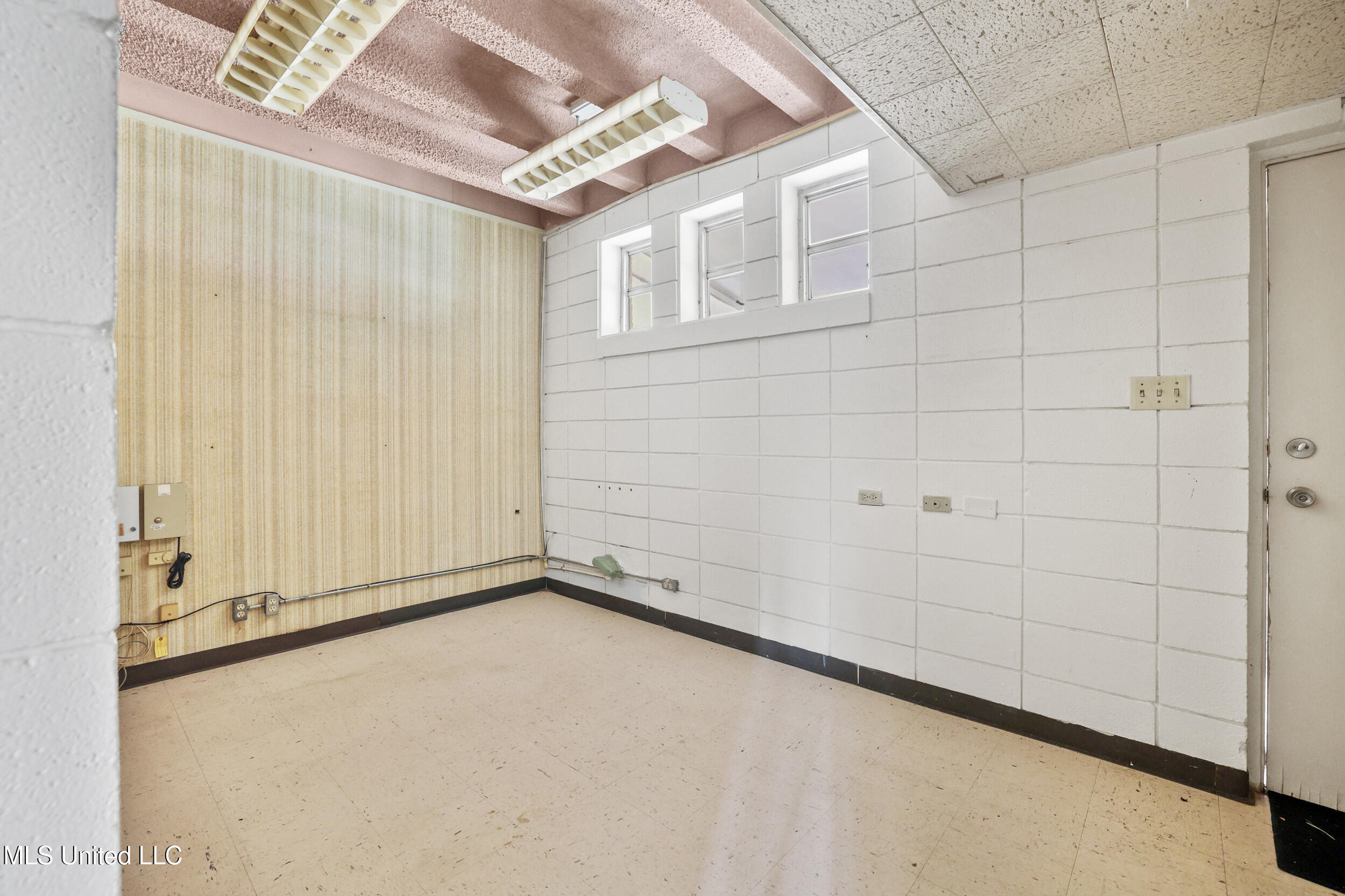 1350 N Clark Avenue Property Photo 35