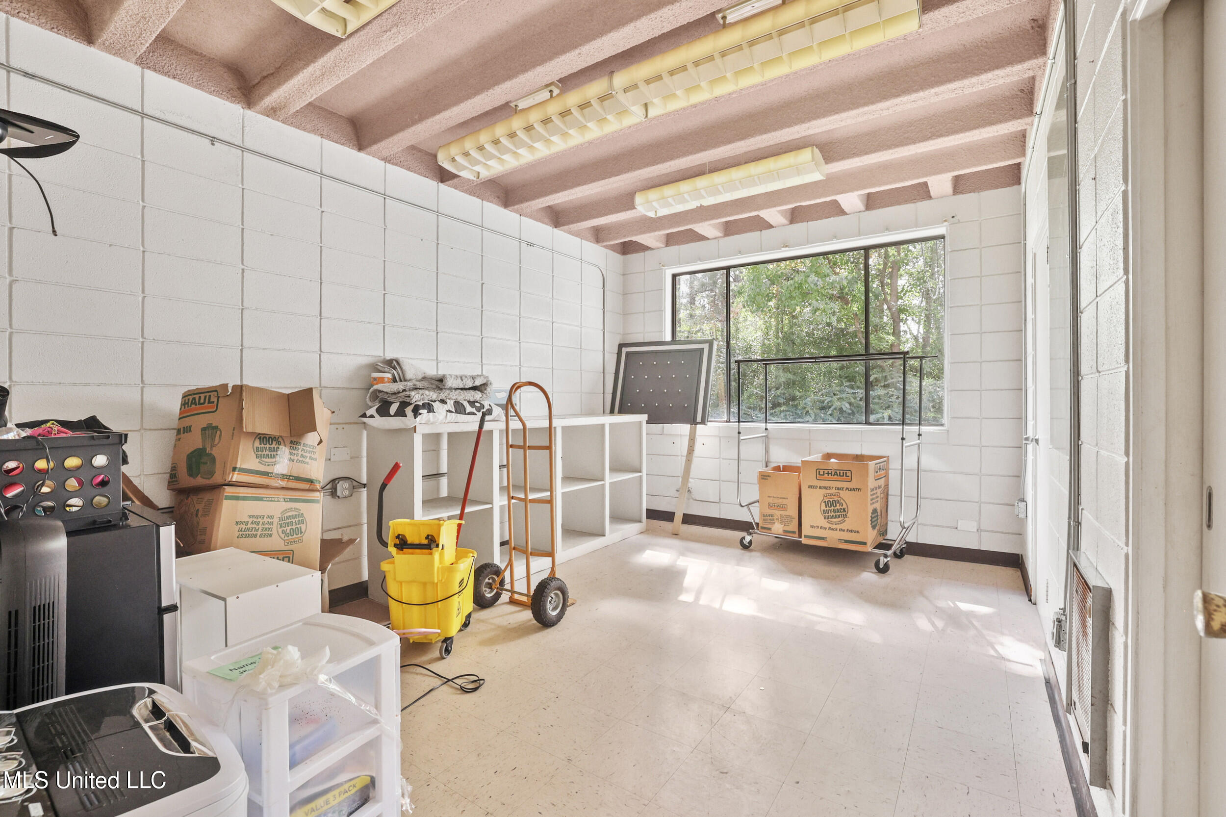 1350 N Clark Avenue Property Photo 36