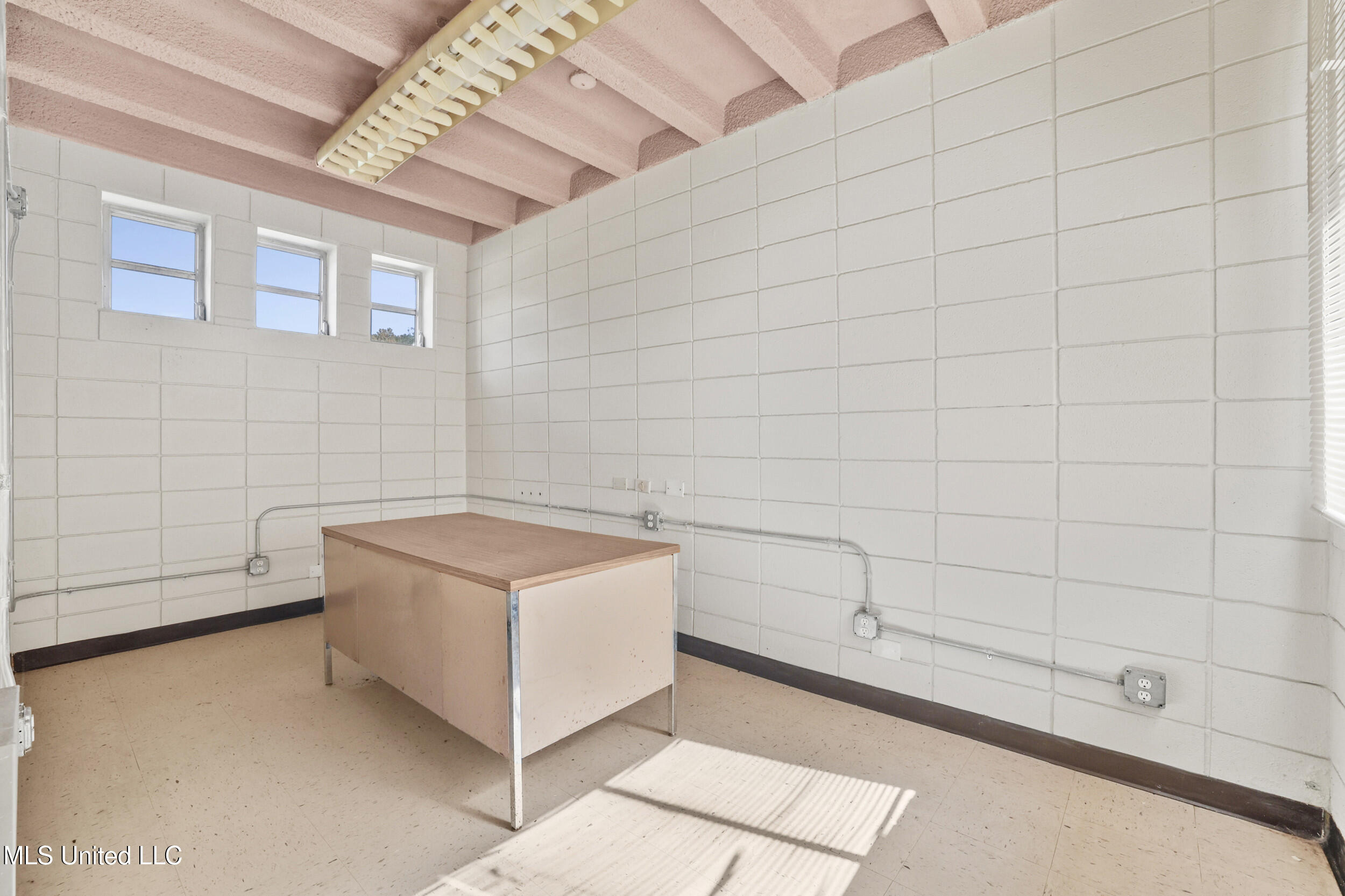 1350 N Clark Avenue Property Photo 38