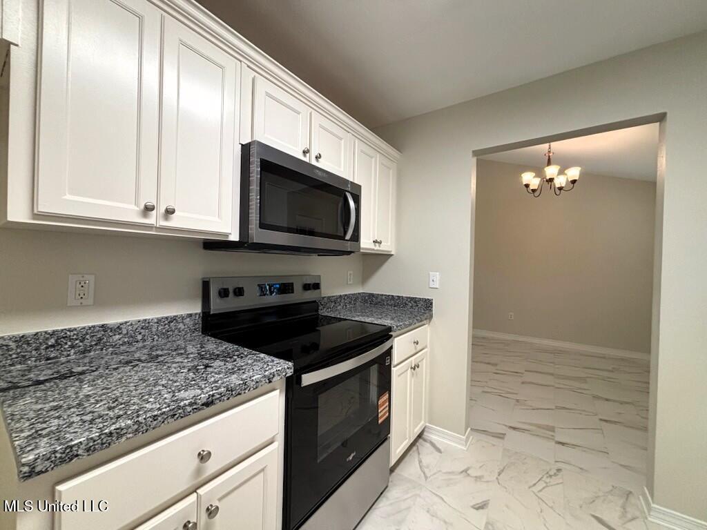 13111 Andy Drive Property Photo 5