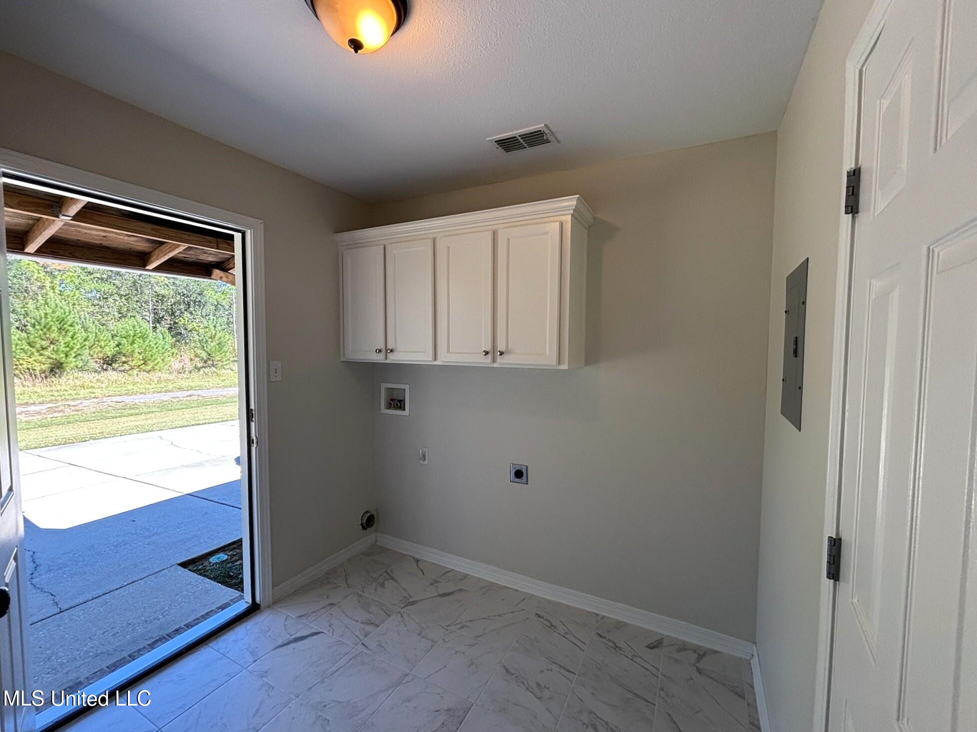 13111 Andy Drive Property Photo 6