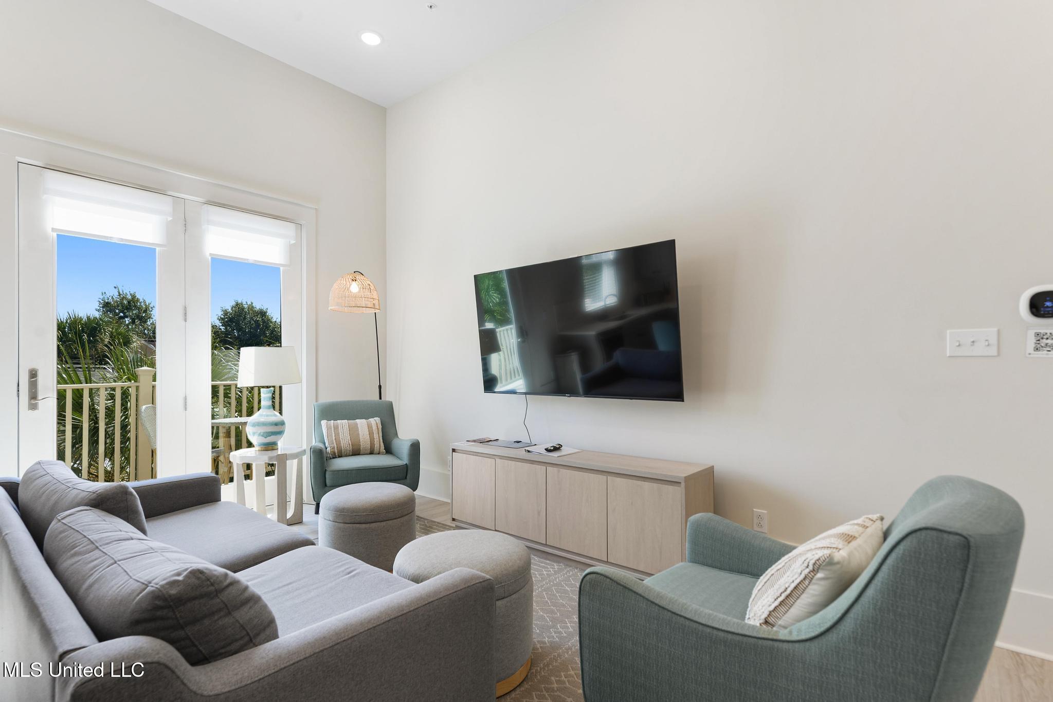 315 Main Street Property Photo 8