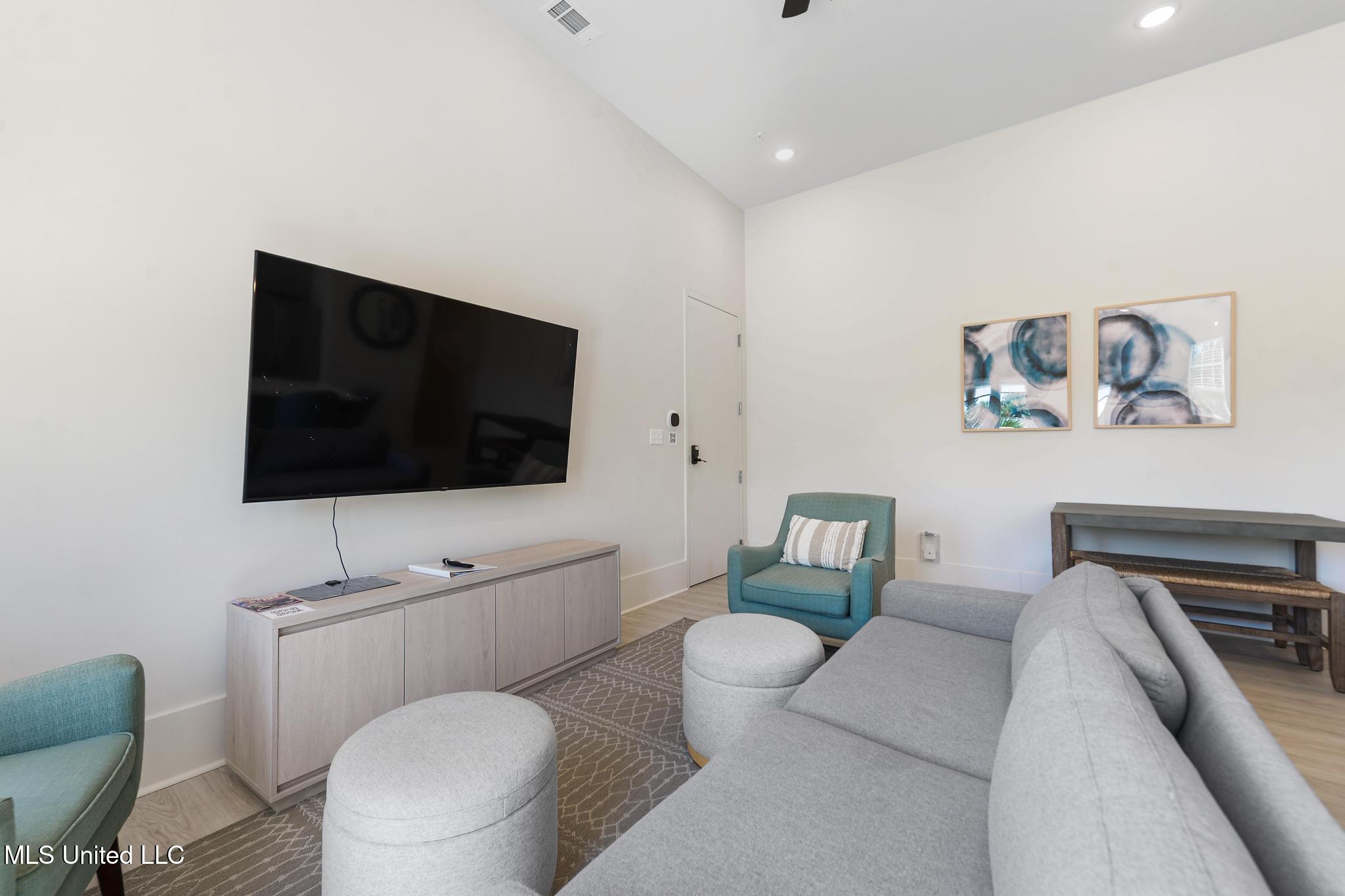 315 Main Street Property Photo 9