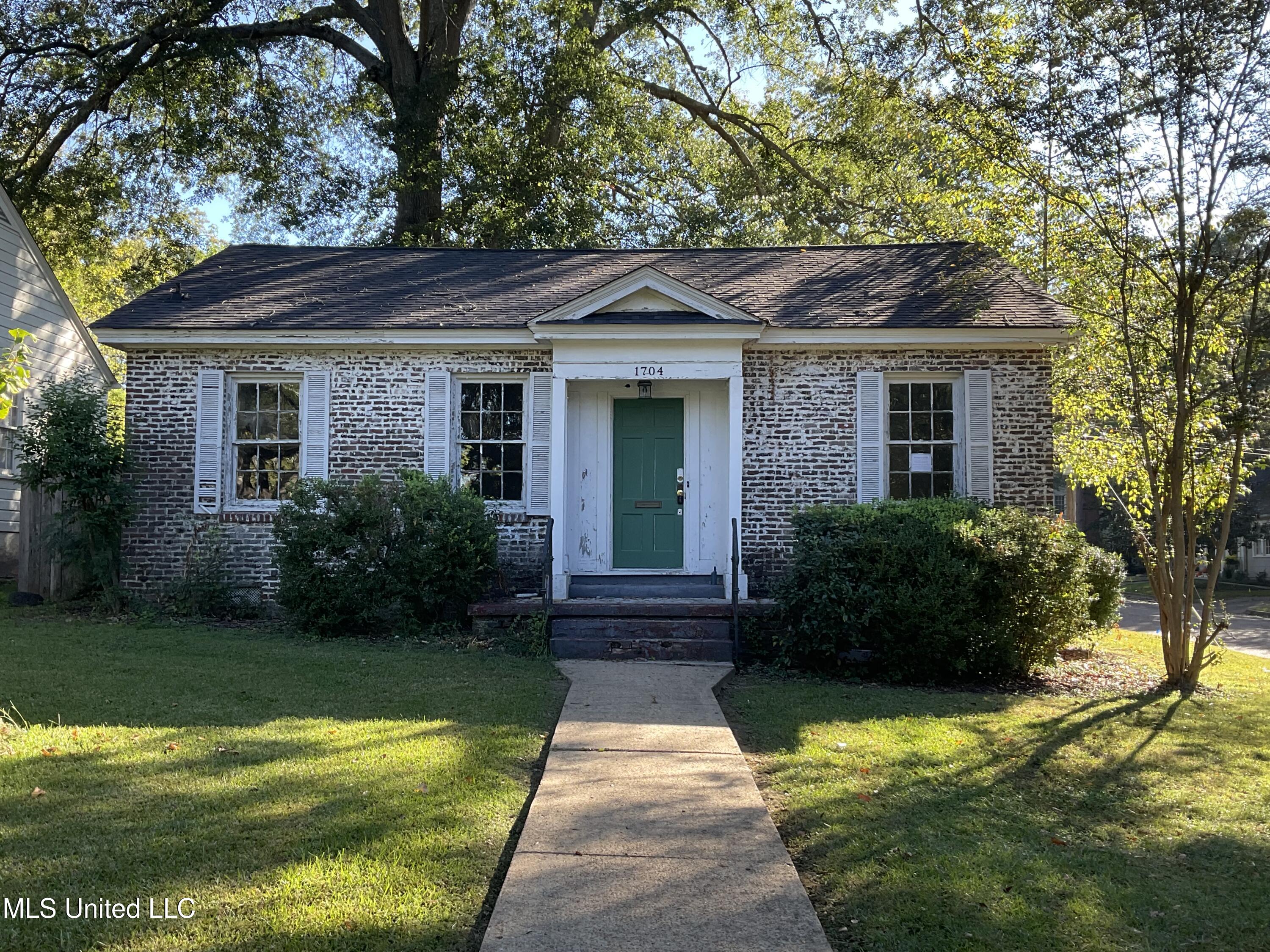 1704 Linden Place Property Photo 1