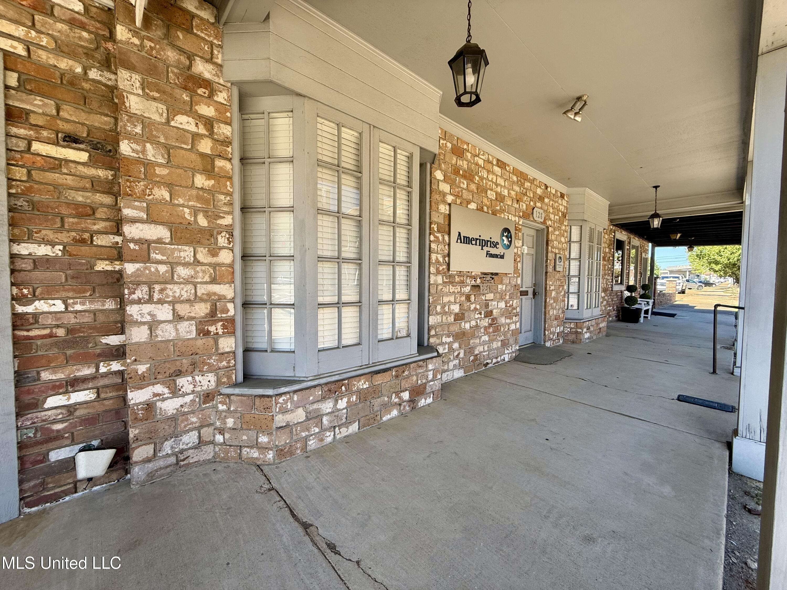 128 S First Street Property Photo 2