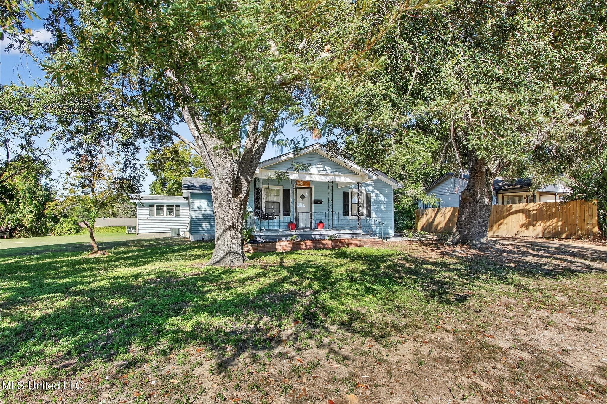 1264 28th Street Property Photo 2