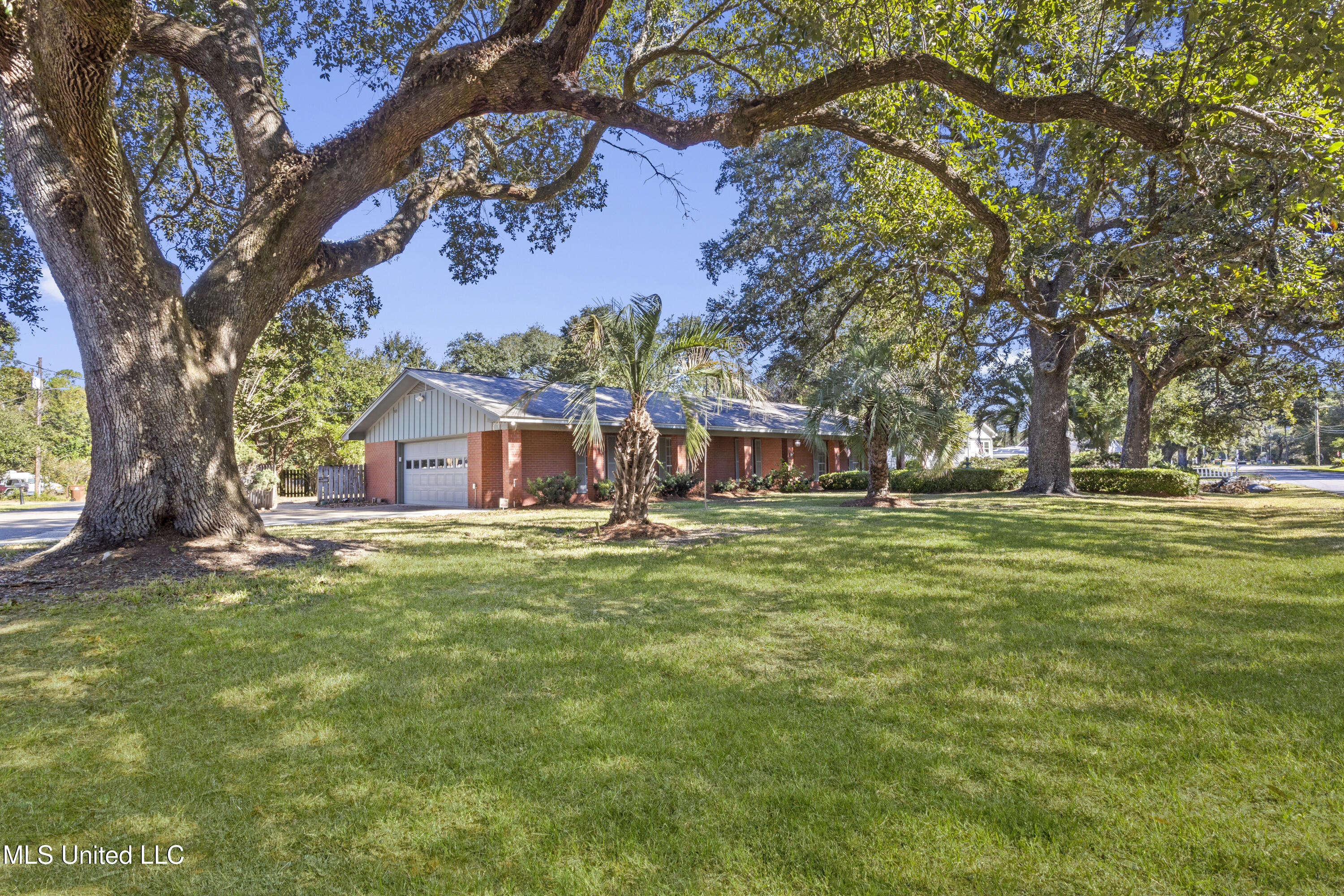 1509 E Second Street Property Photo 5