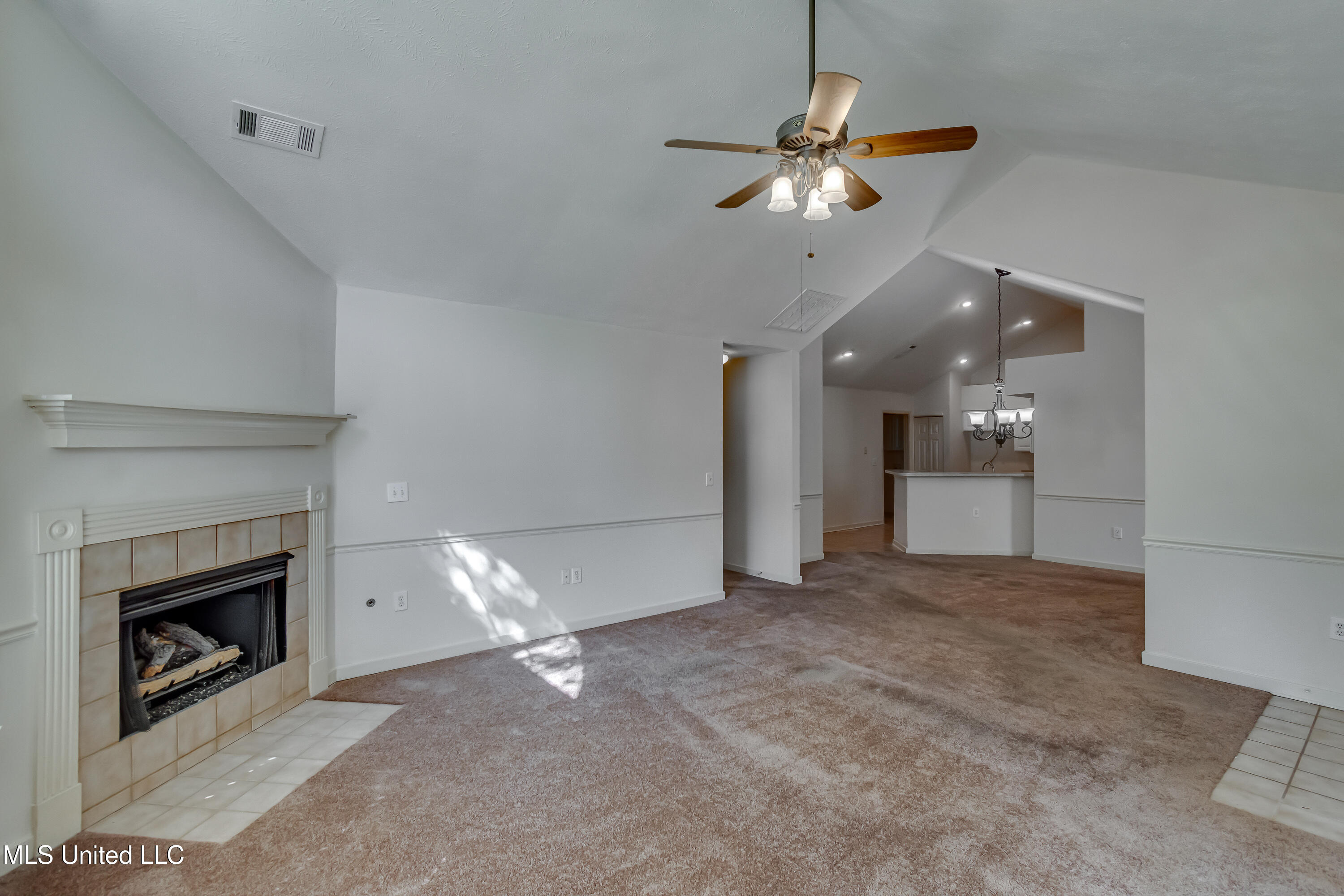 1123 Gerrits Landing Property Photo 6