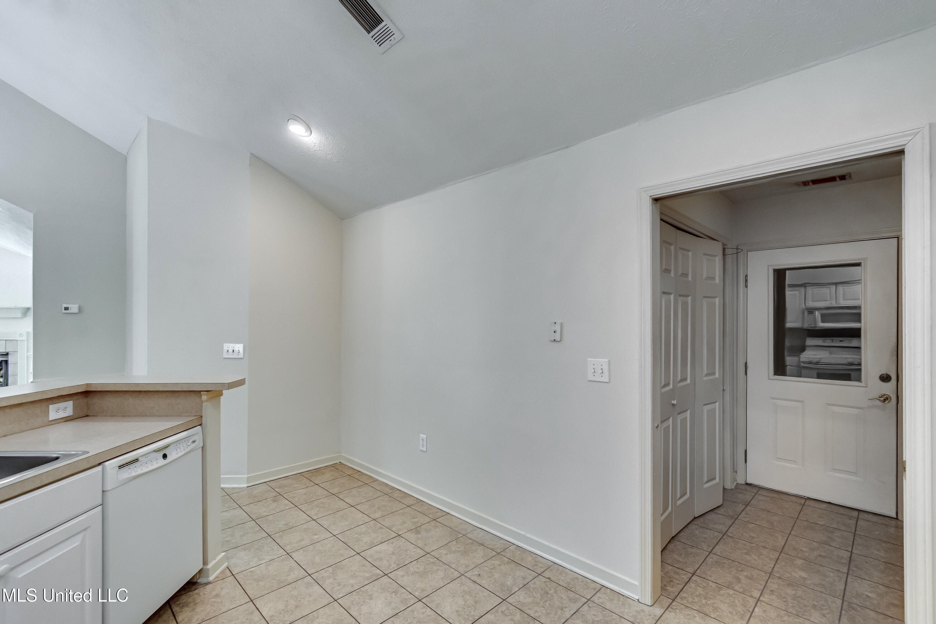 1123 Gerrits Landing Property Photo 20