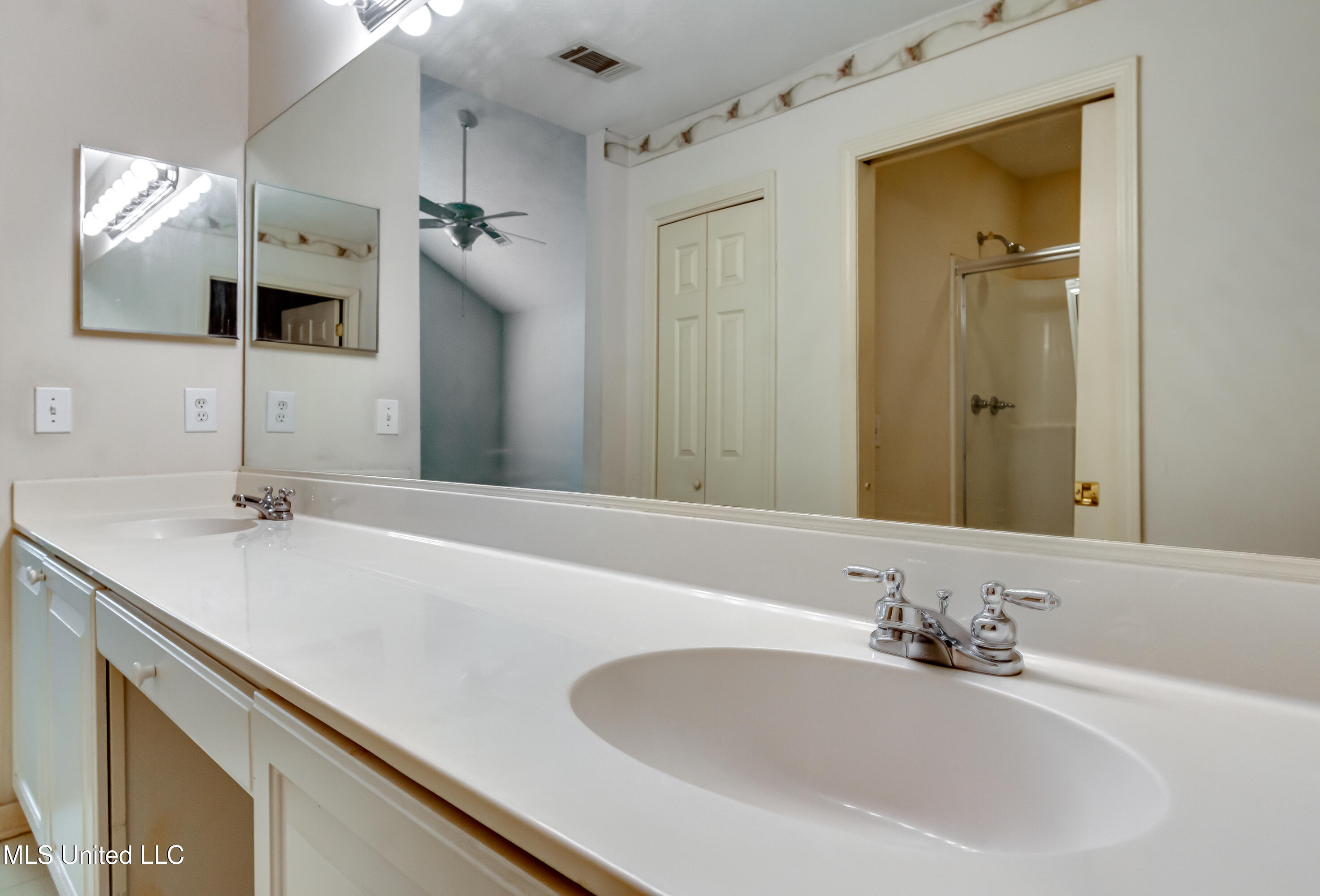 1123 Gerrits Landing Property Photo 30