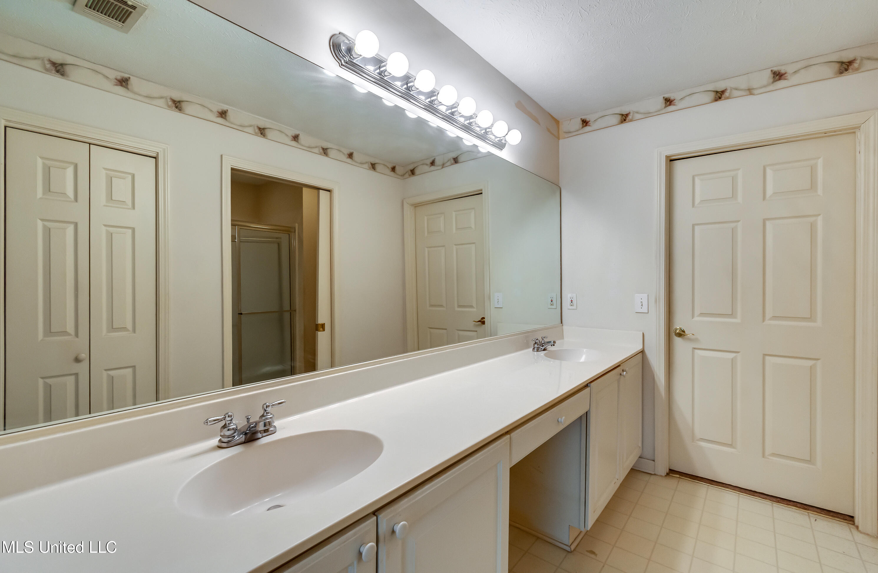 1123 Gerrits Landing Property Photo 32