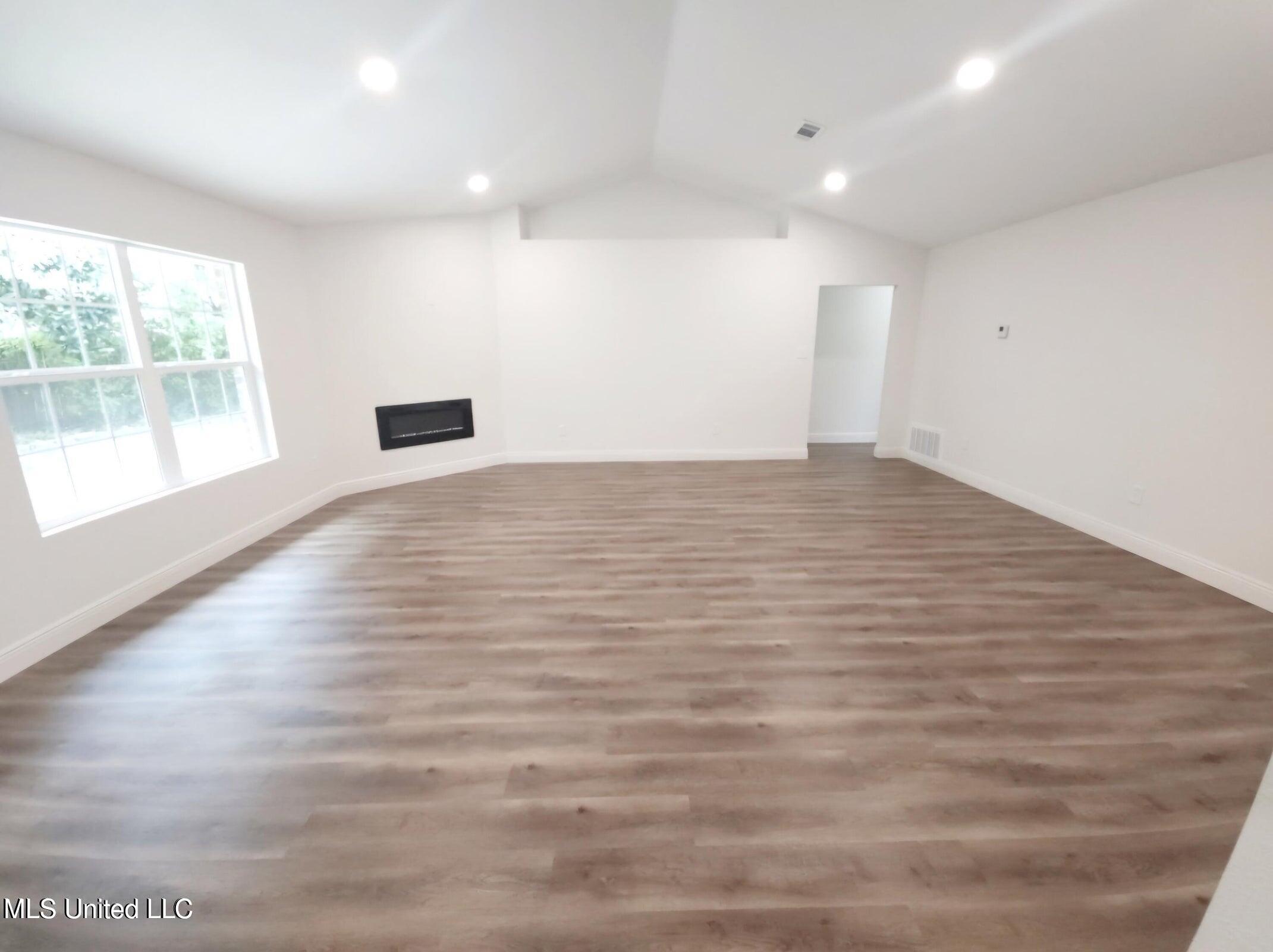 3412 Hermitage Court Property Photo 4