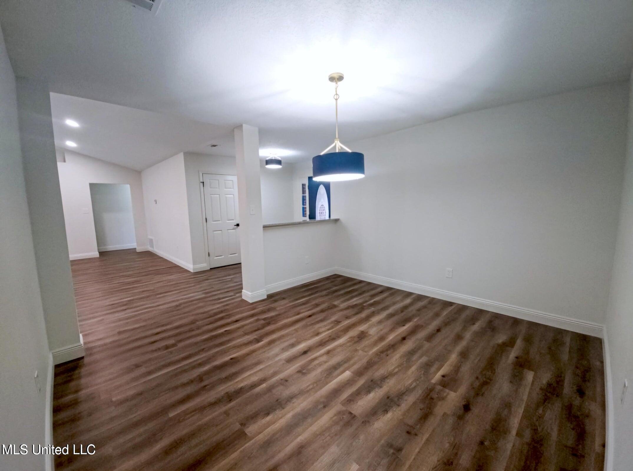 3412 Hermitage Court Property Photo 6