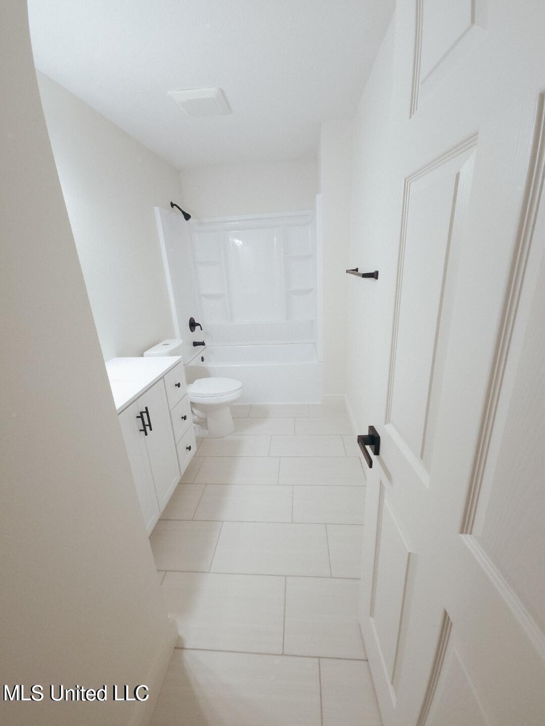 3412 Hermitage Court Property Photo 14