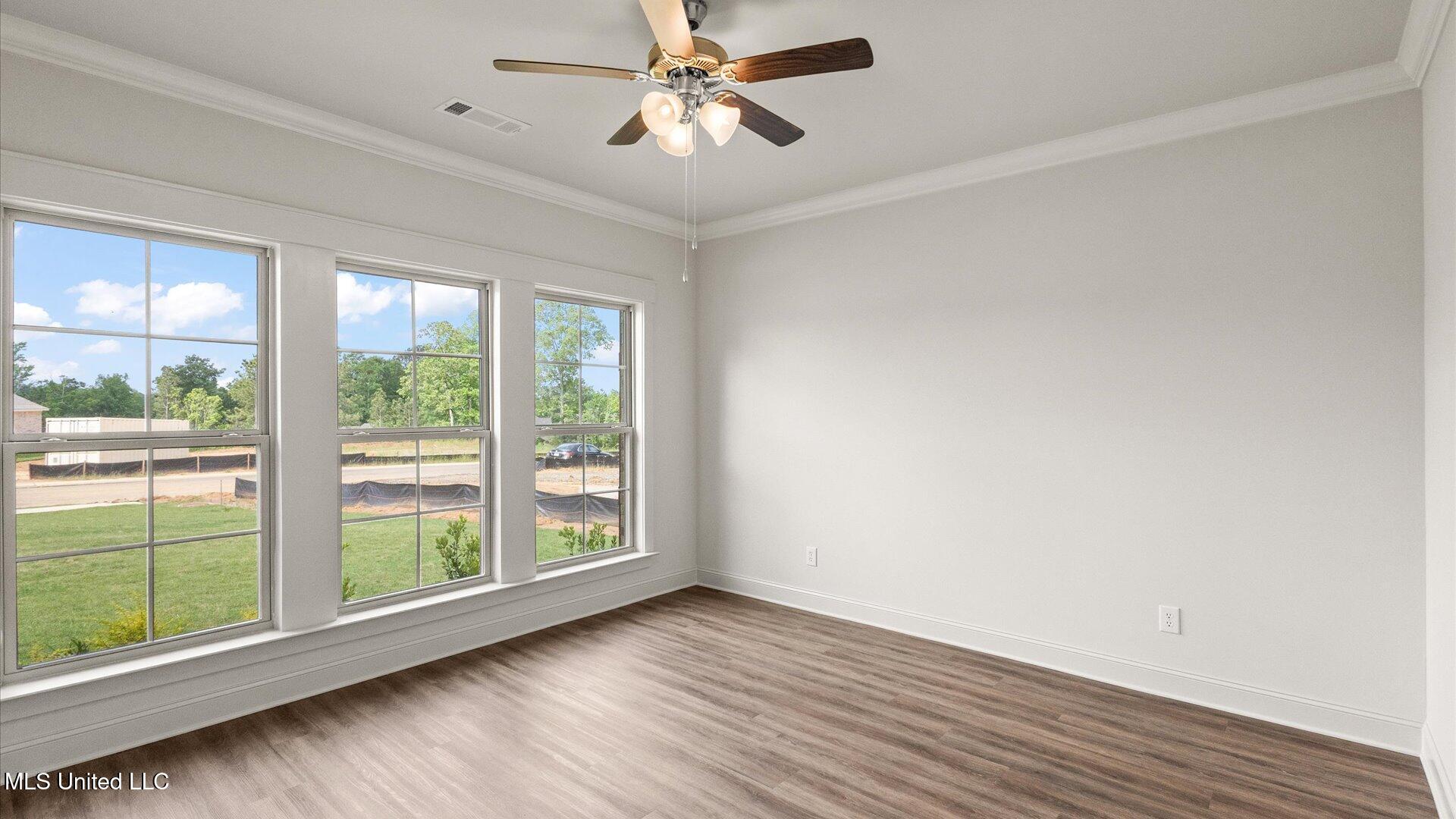 320 Cornerstone Crossing Property Photo 6