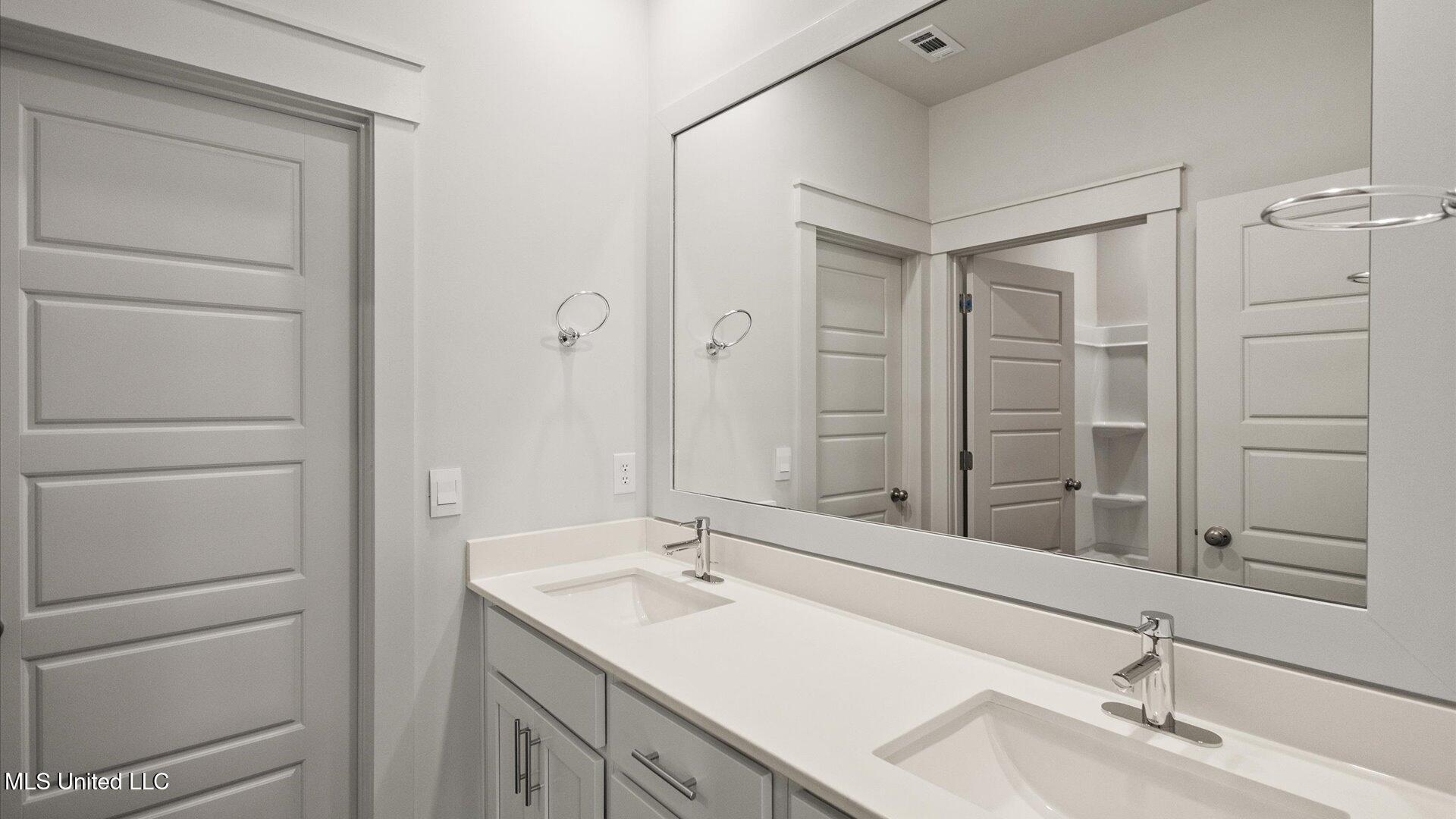 320 Cornerstone Crossing Property Photo 29