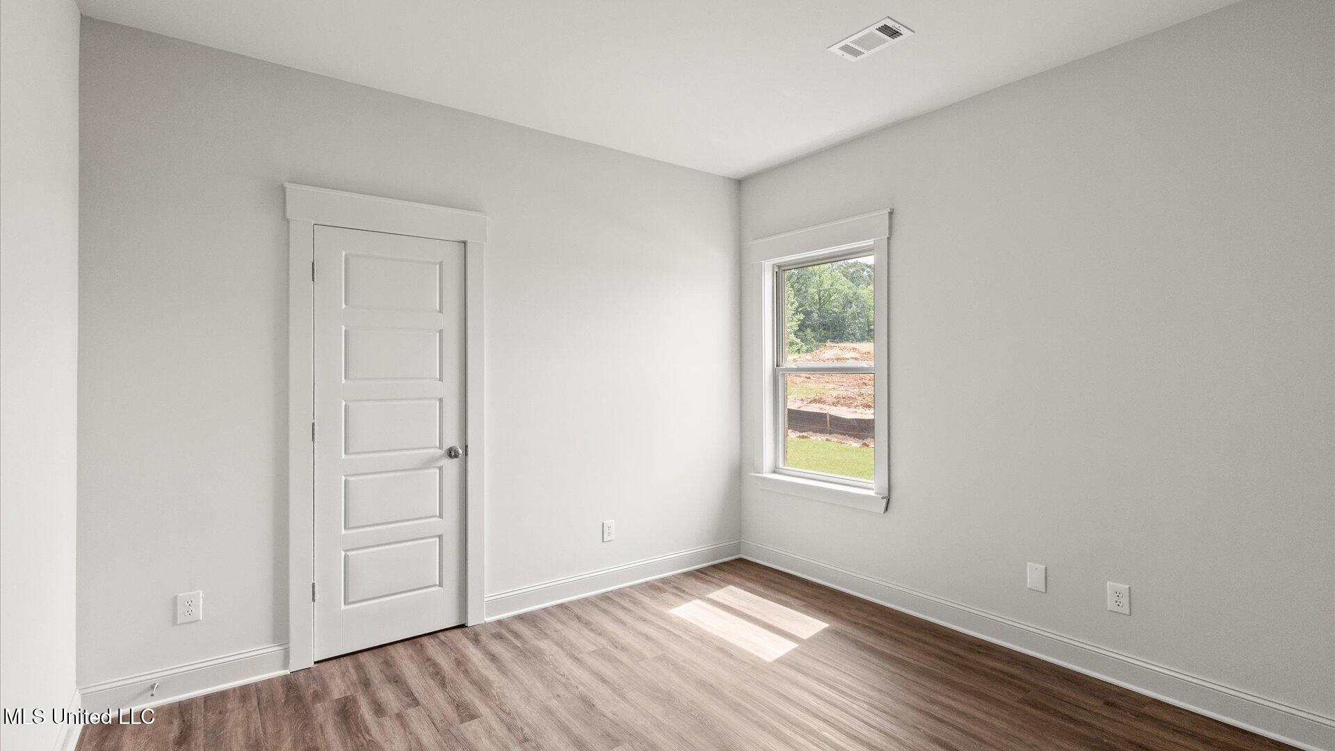 320 Cornerstone Crossing Property Photo 30