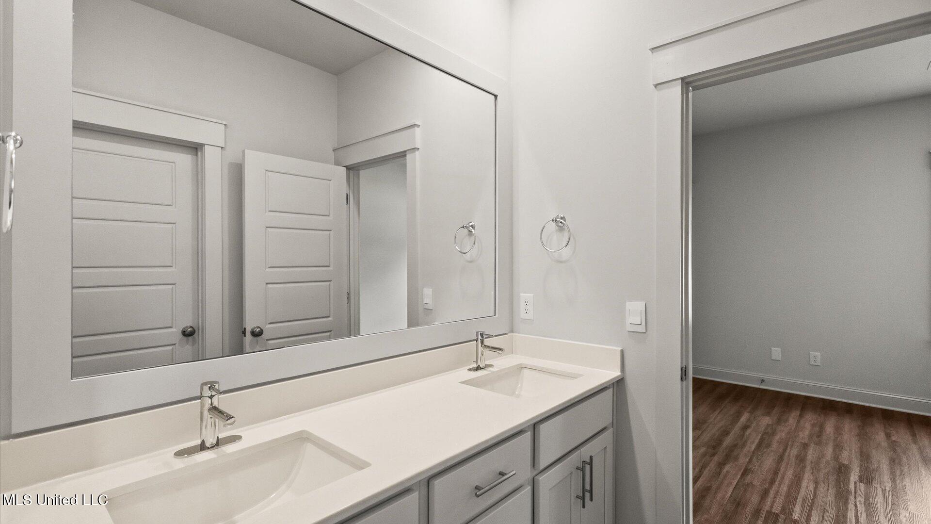 320 Cornerstone Crossing Property Photo 31