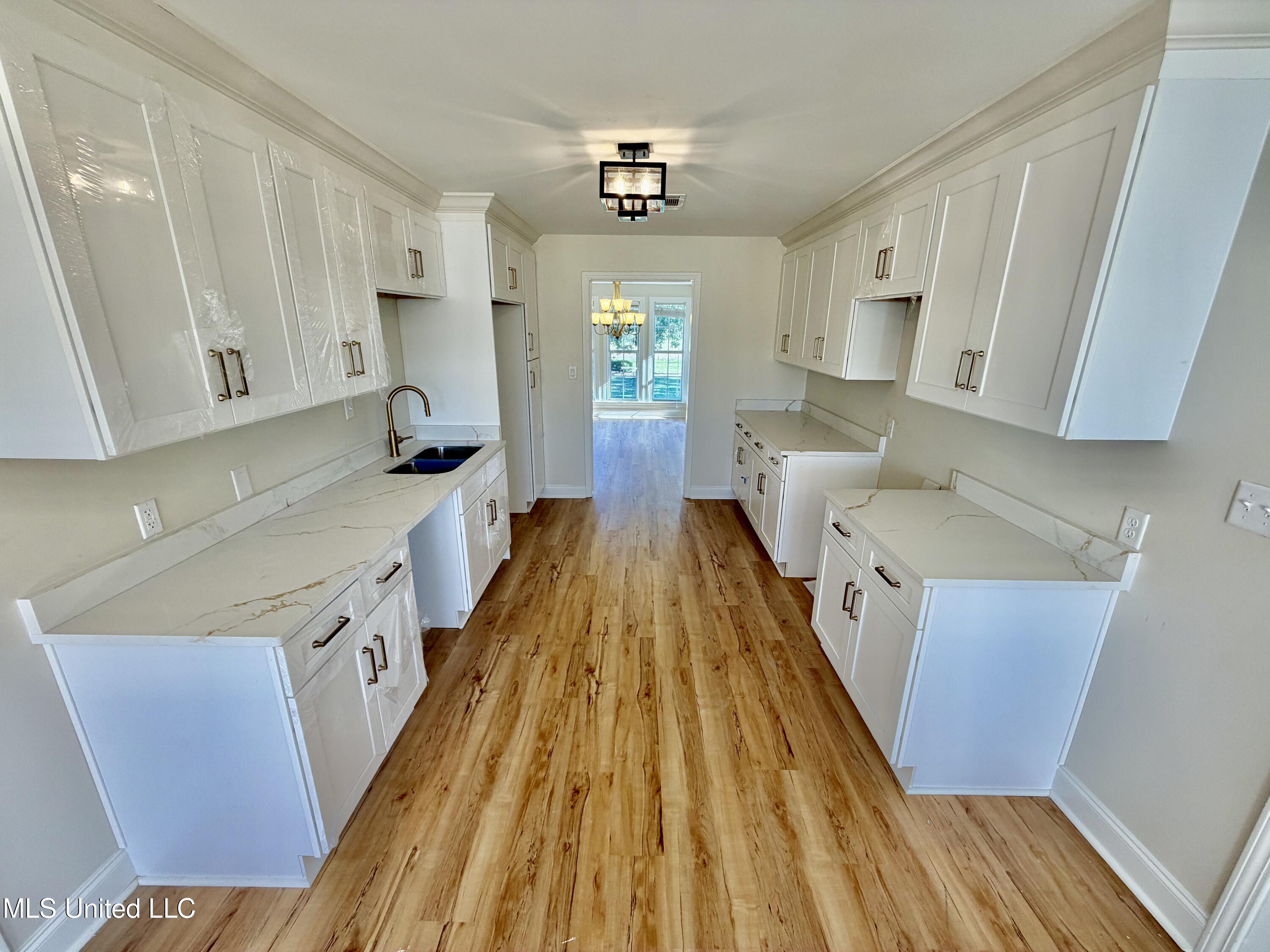 340 Porter Drive Property Photo 6