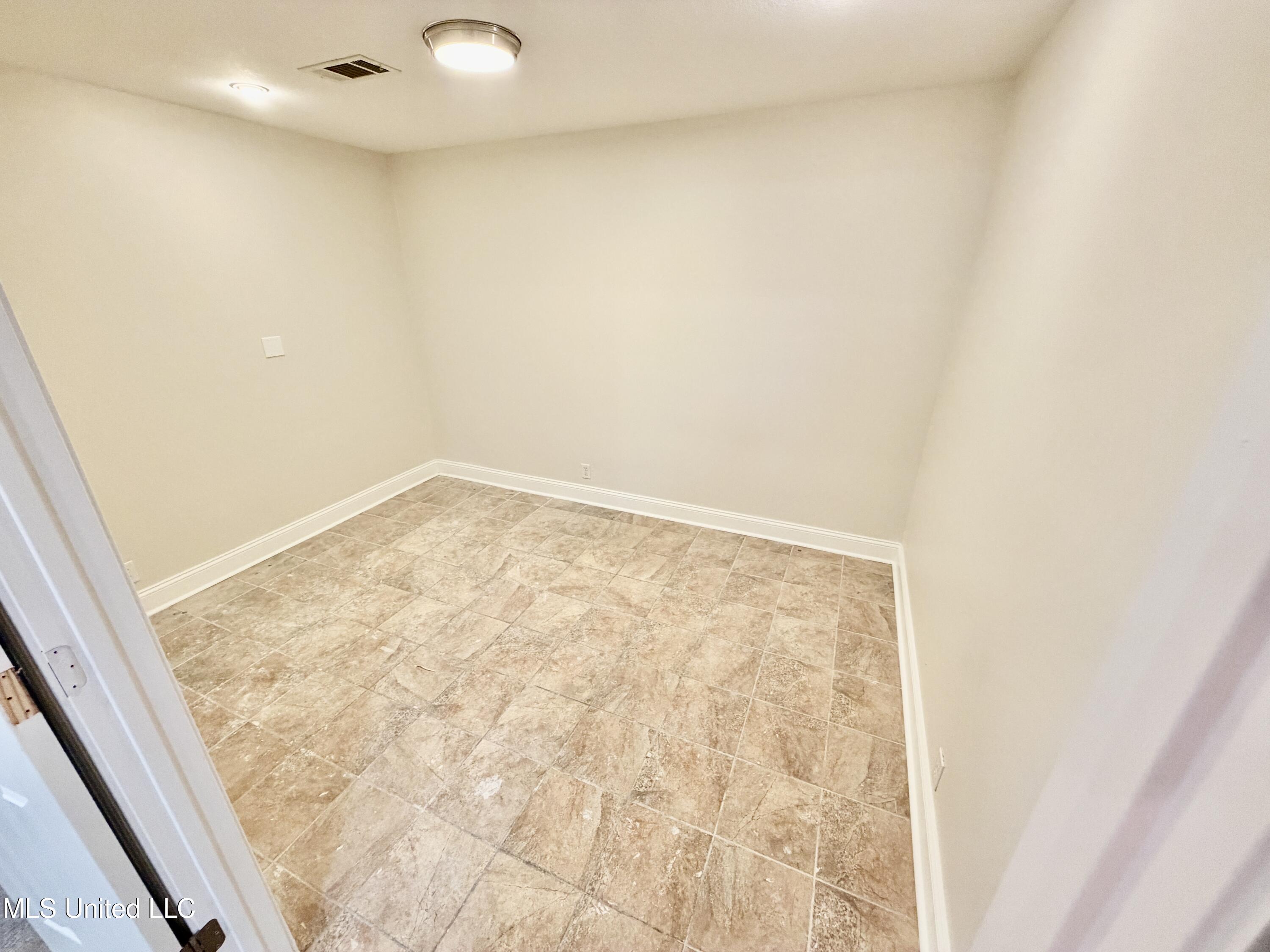 340 Porter Drive Property Photo 14