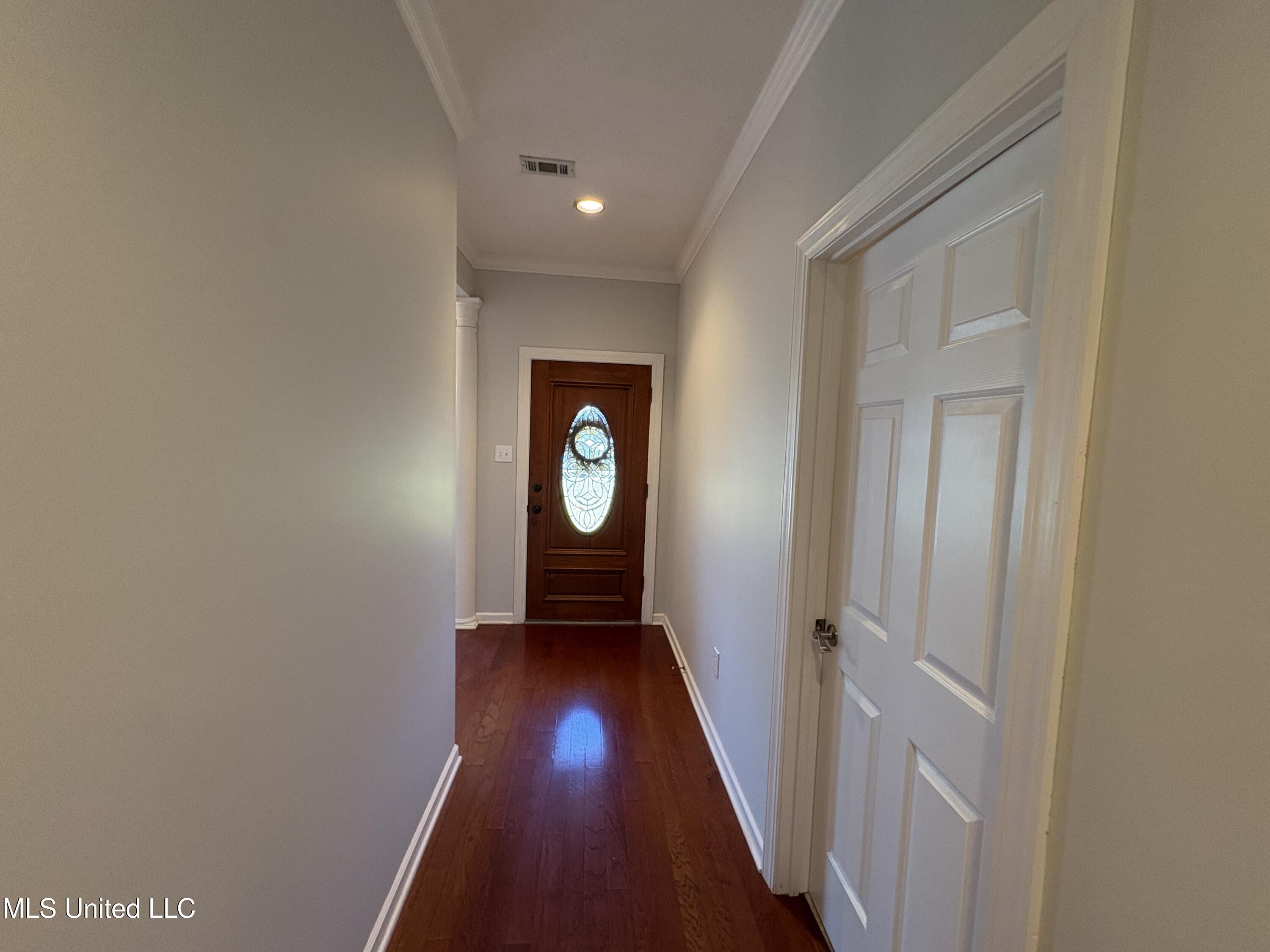 570 Springlake Drive Property Photo 5