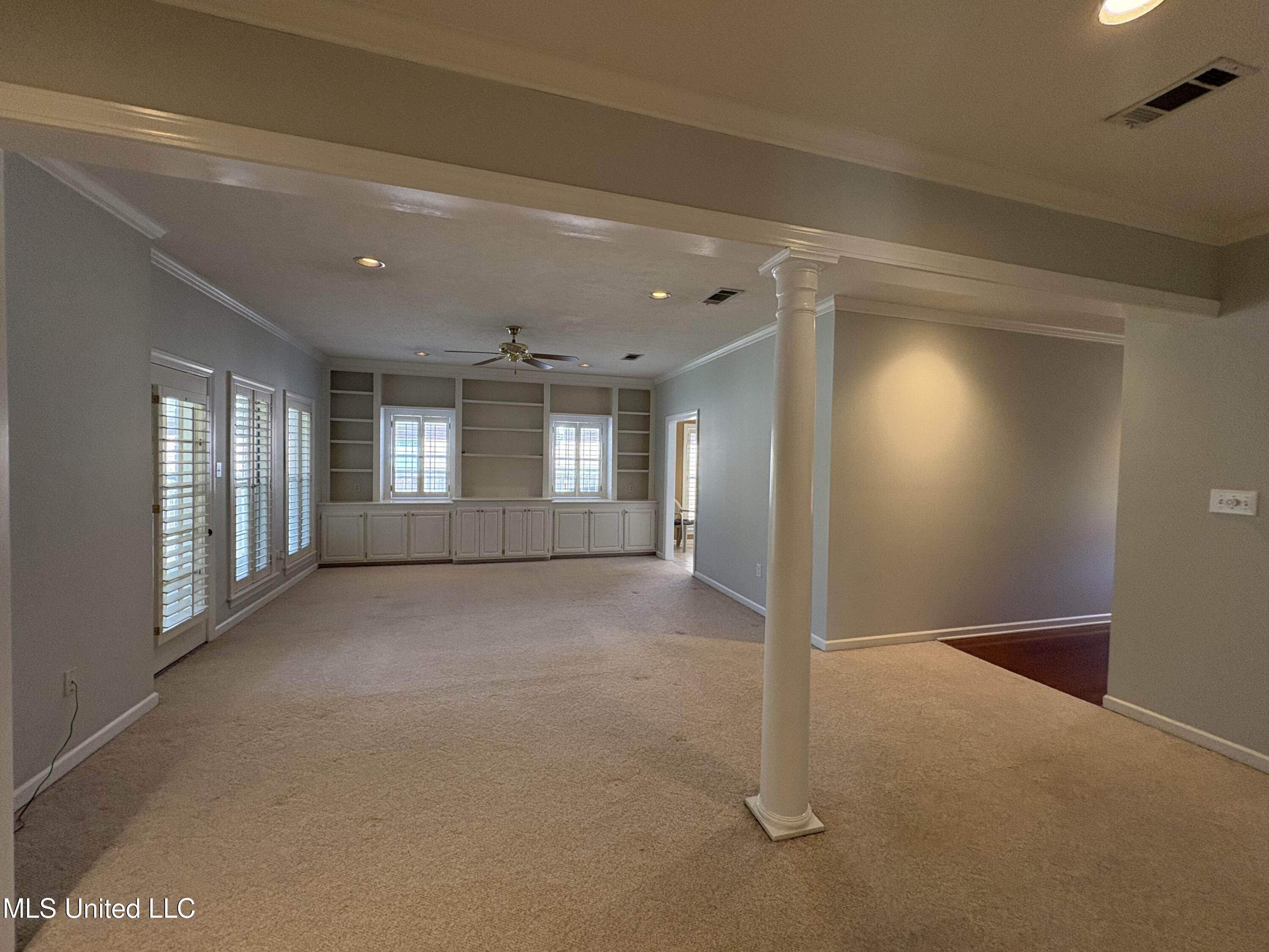 570 Springlake Drive Property Photo 10