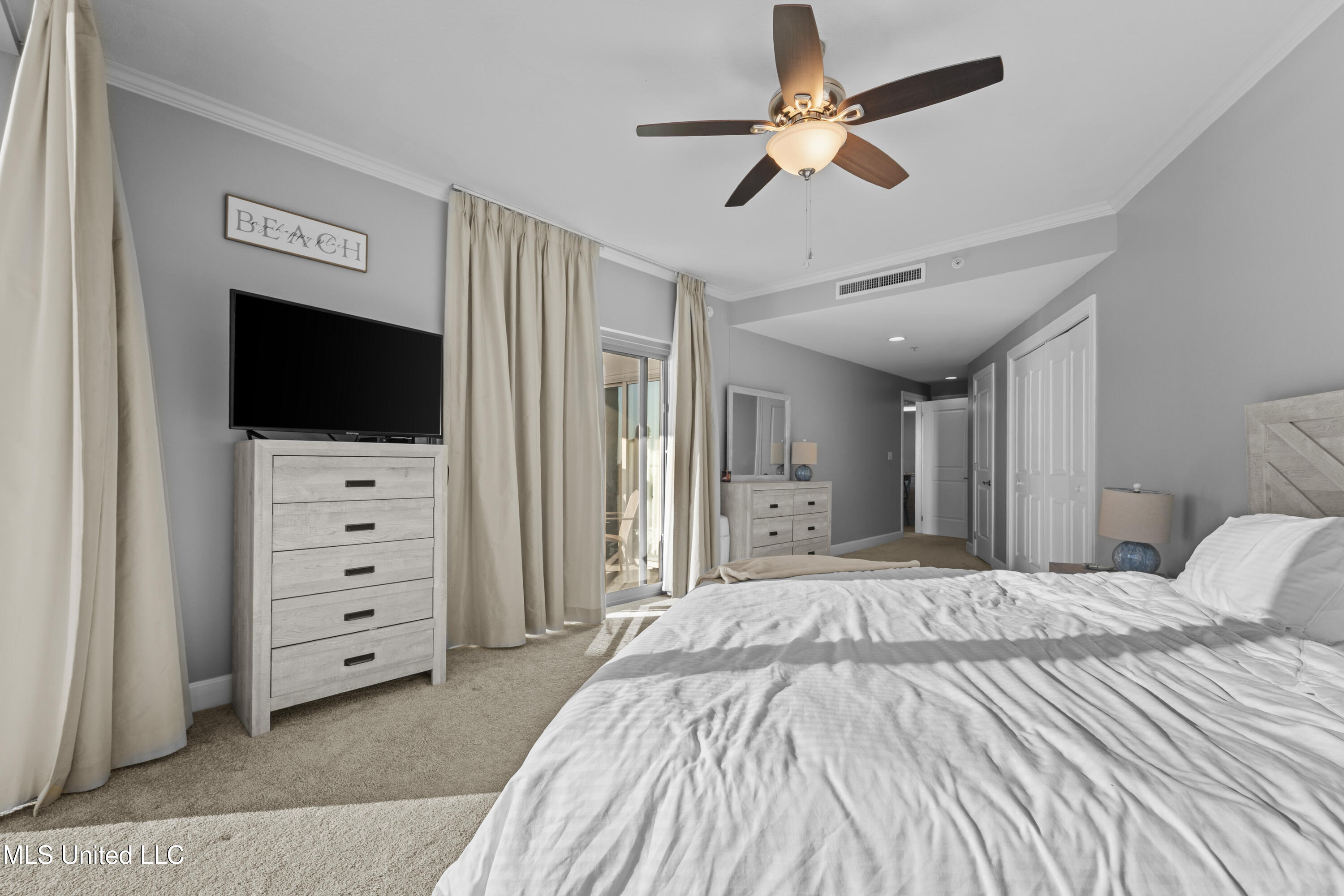 1899 Beach Boulevard Property Photo 11