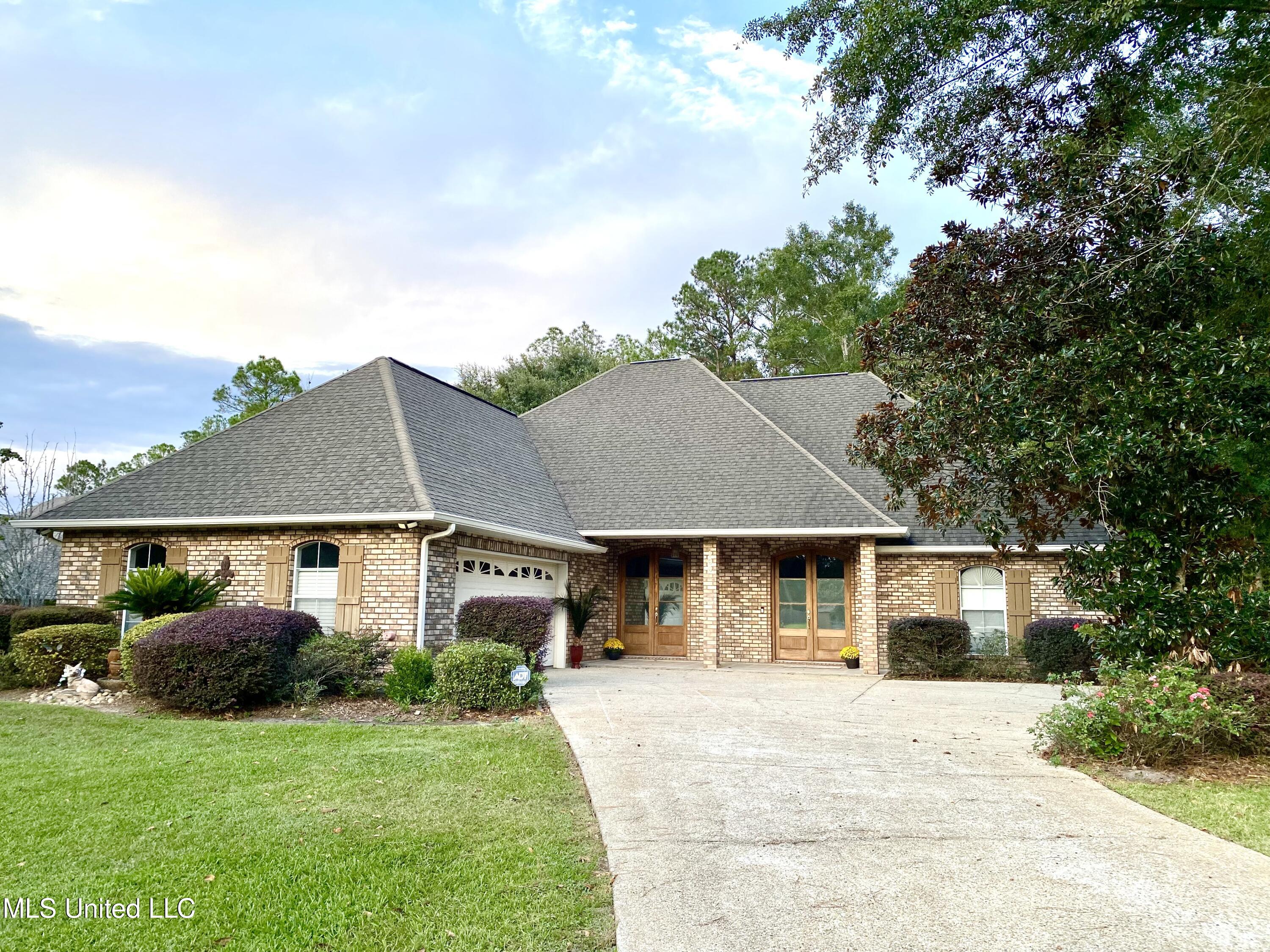 105 Fox Pen Drive Property Photo 2