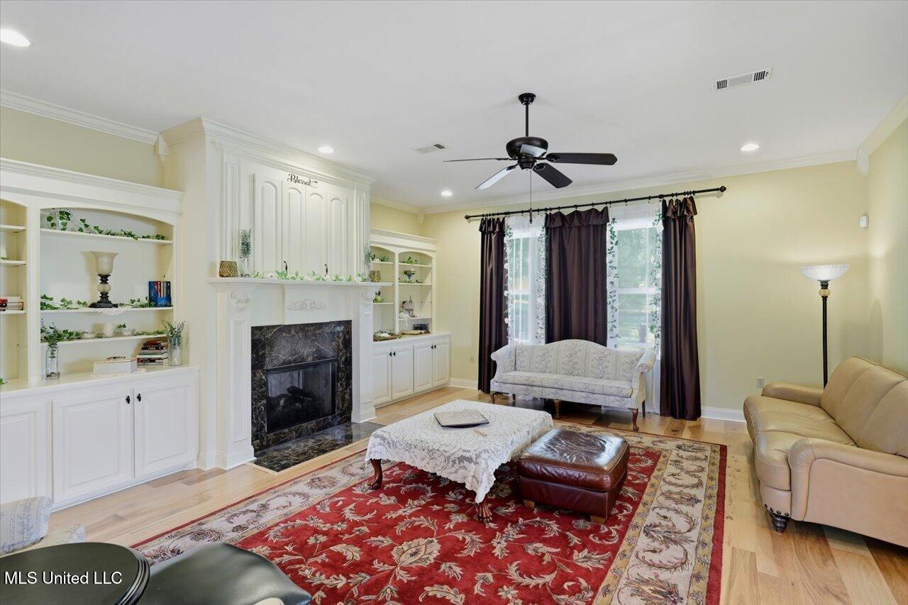 202 Esplanade Drive Property Photo 6