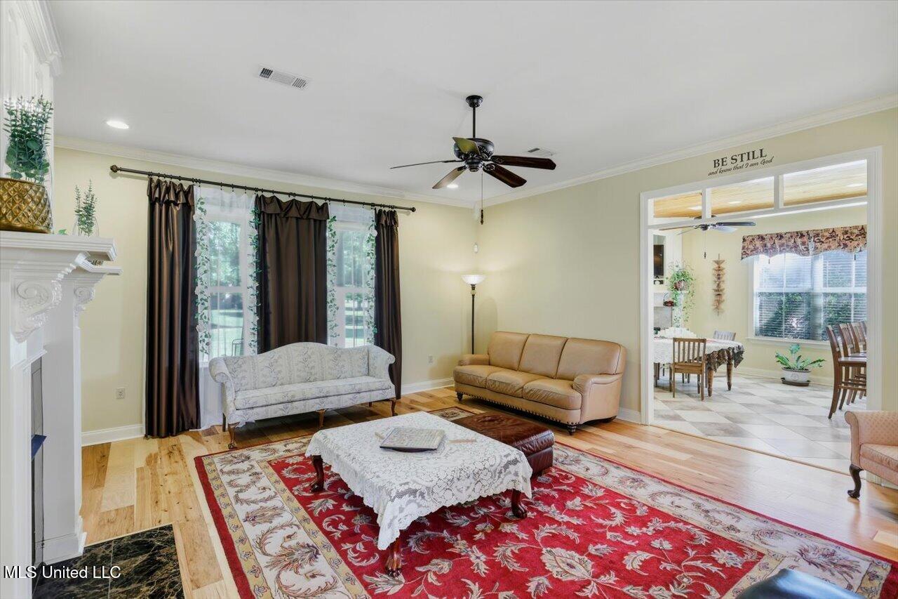 202 Esplanade Drive Property Photo 9