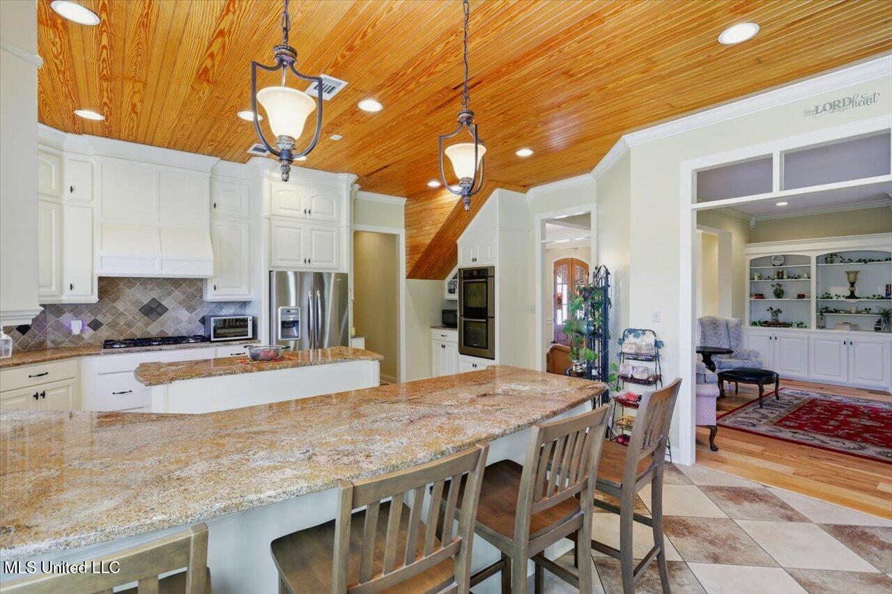 202 Esplanade Drive Property Photo 11