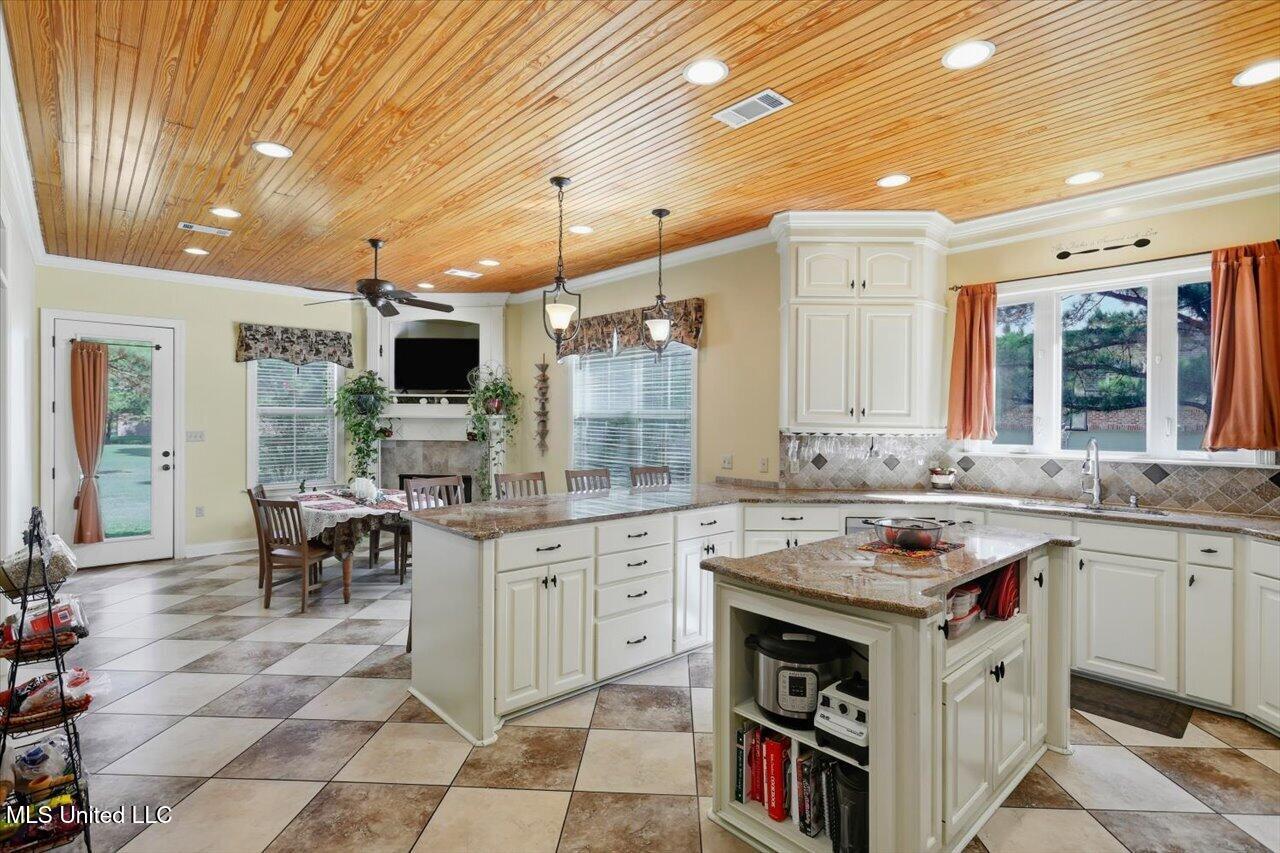 202 Esplanade Drive Property Photo 12